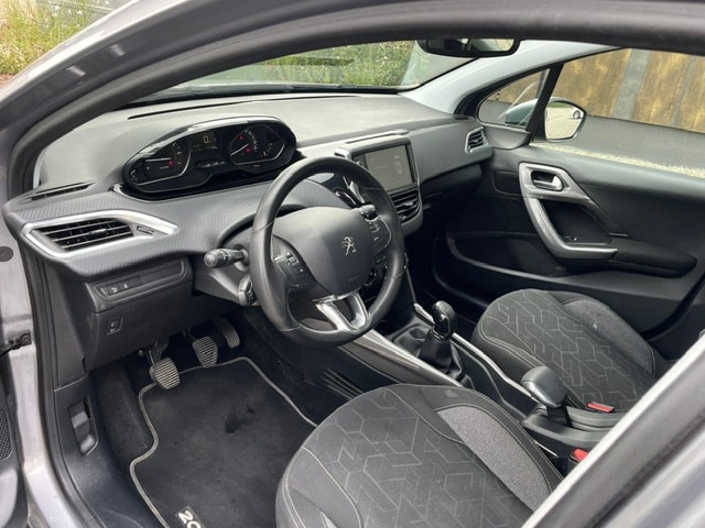 PEUGEOT 2008 1.2 PureTech Active-image-15