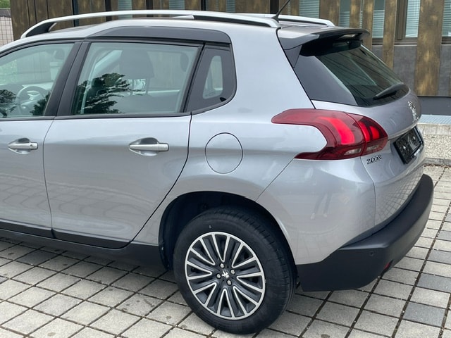 PEUGEOT 2008 1.2 PureTech Active-image-9