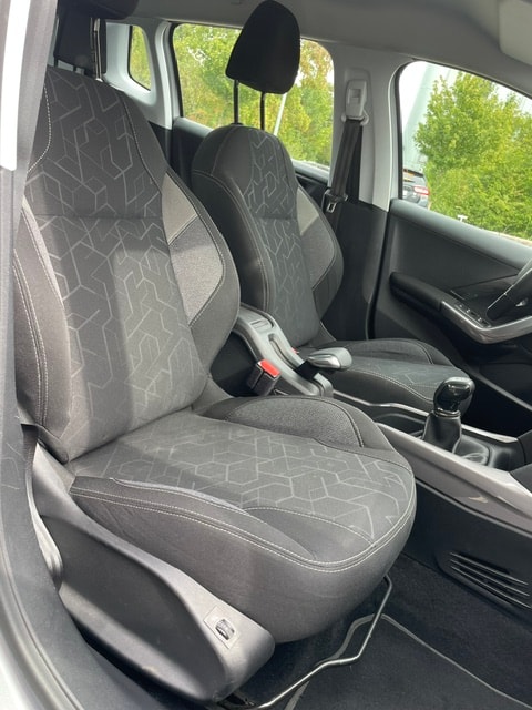 PEUGEOT 2008 1.2 PureTech Active-image-27