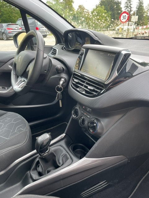 PEUGEOT 2008 1.2 PureTech Active-image-23