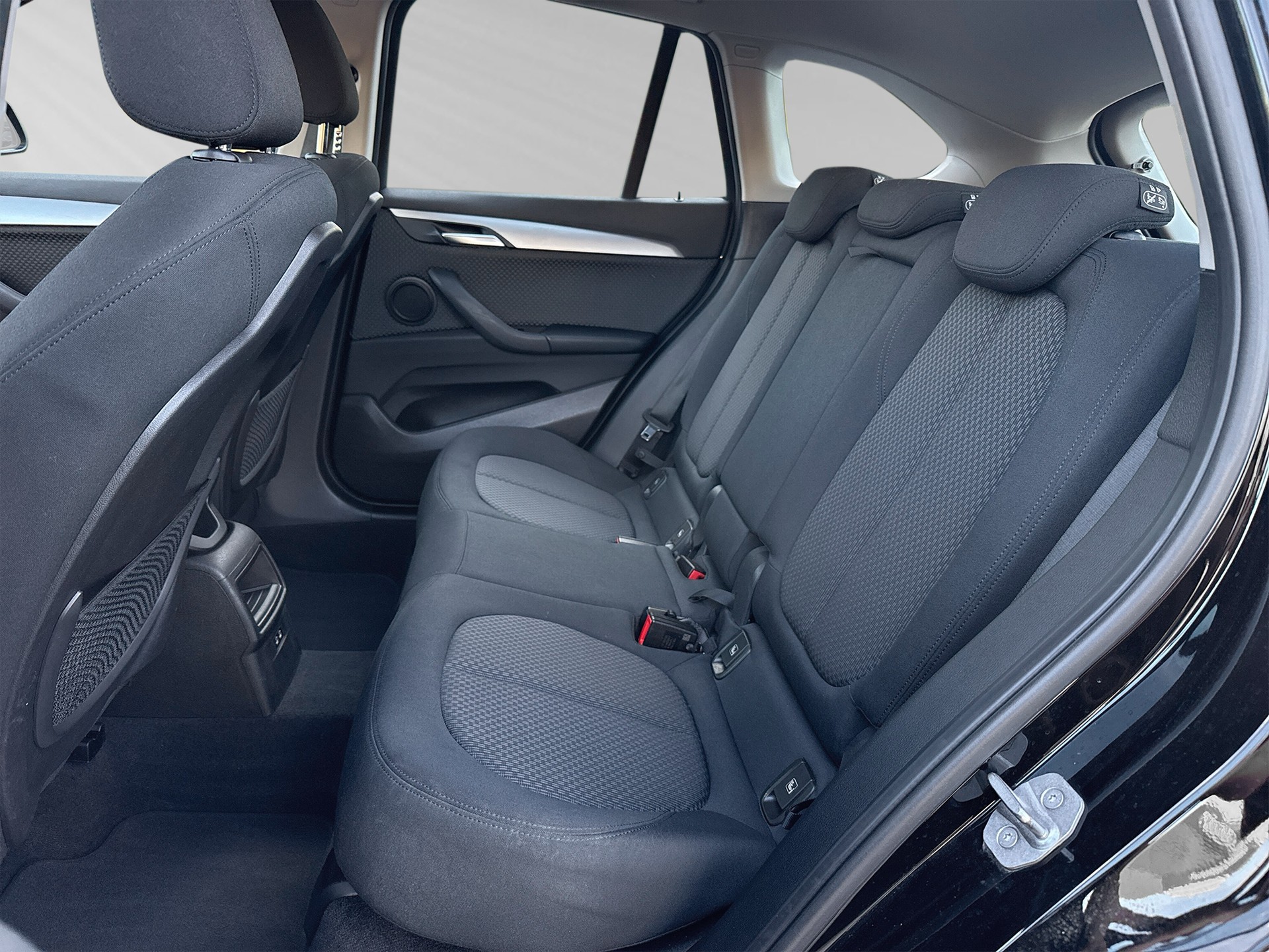 BMW X1 xDrive 20i Essential Edition Steptronic-image-6
