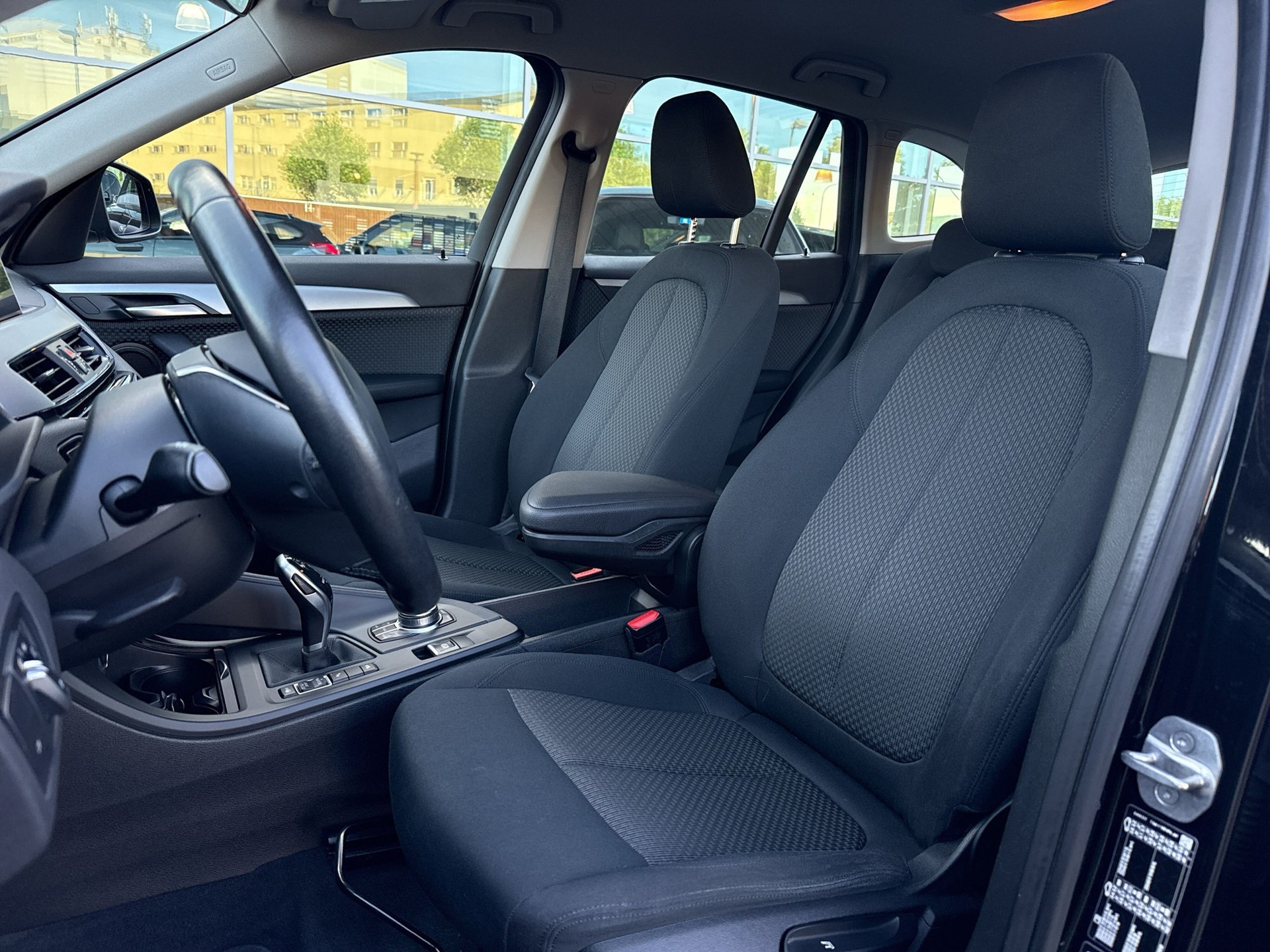 BMW X1 xDrive 20i Essential Edition Steptronic-image-9
