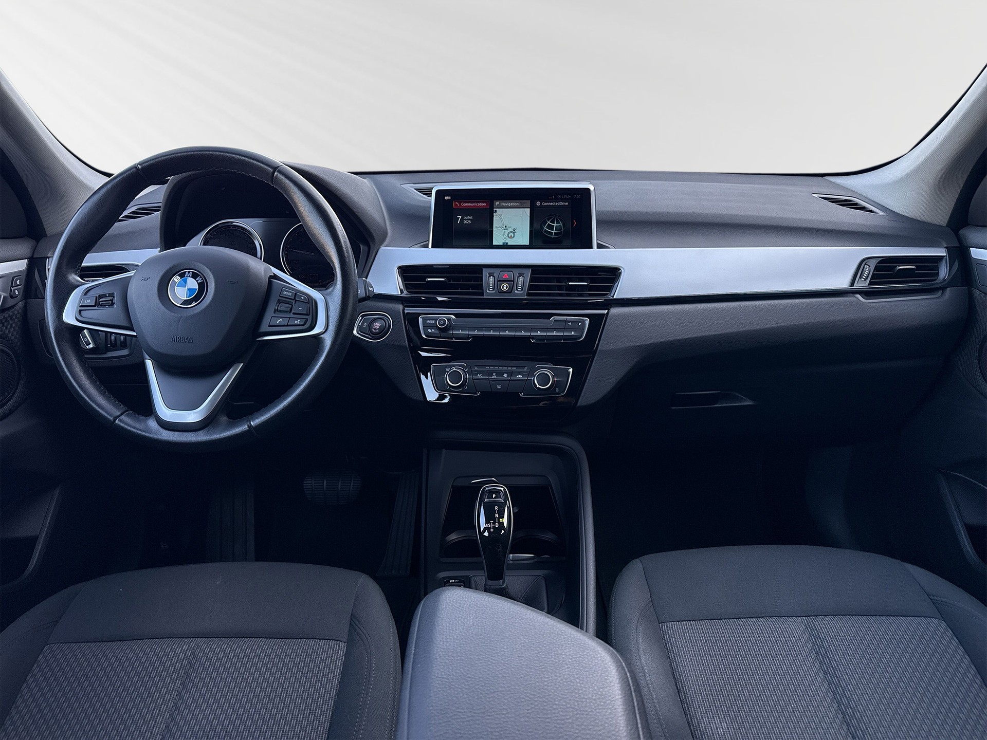 BMW X1 xDrive 20i Essential Edition Steptronic-image-5
