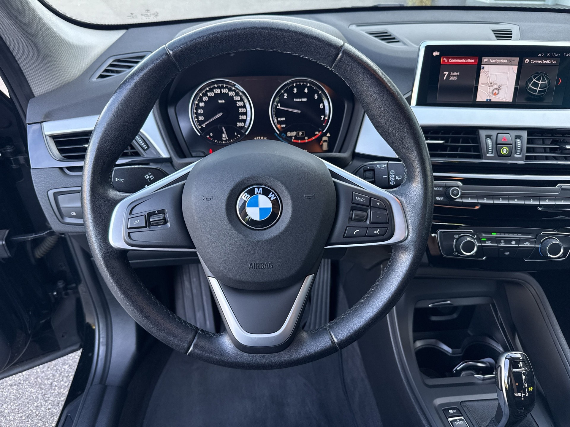 BMW X1 xDrive 20i Essential Edition Steptronic-image-11