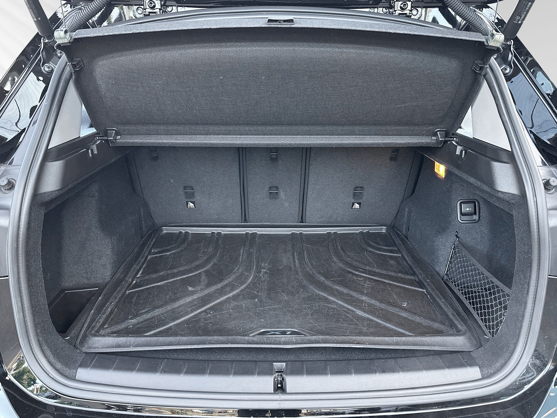 BMW X1 xDrive 20i Essential Edition Steptronic-image-7