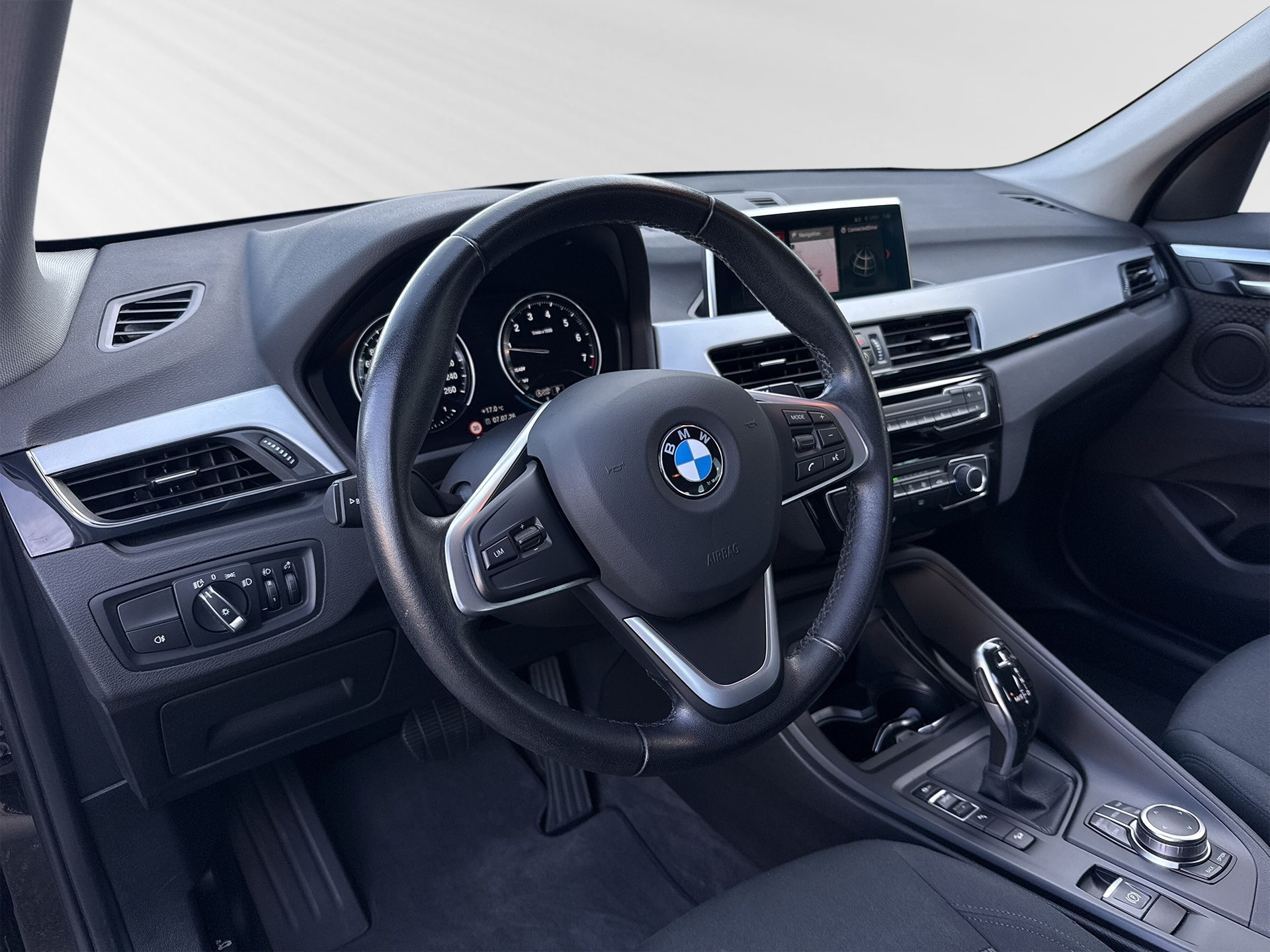 BMW X1 xDrive 20i Essential Edition Steptronic-image-3