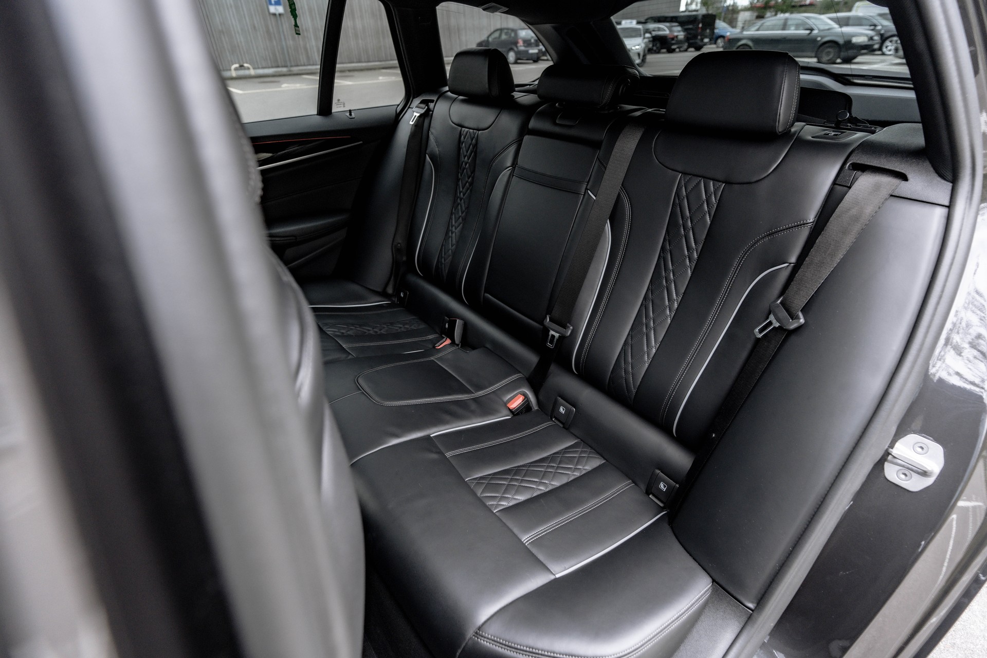 BMW 540i xDrive Touring Sport Line Steptronic * FRISCH AB MFK & SERVICE * TRAUMHAFTE AUSSTATTUNG * AHK *-image-29