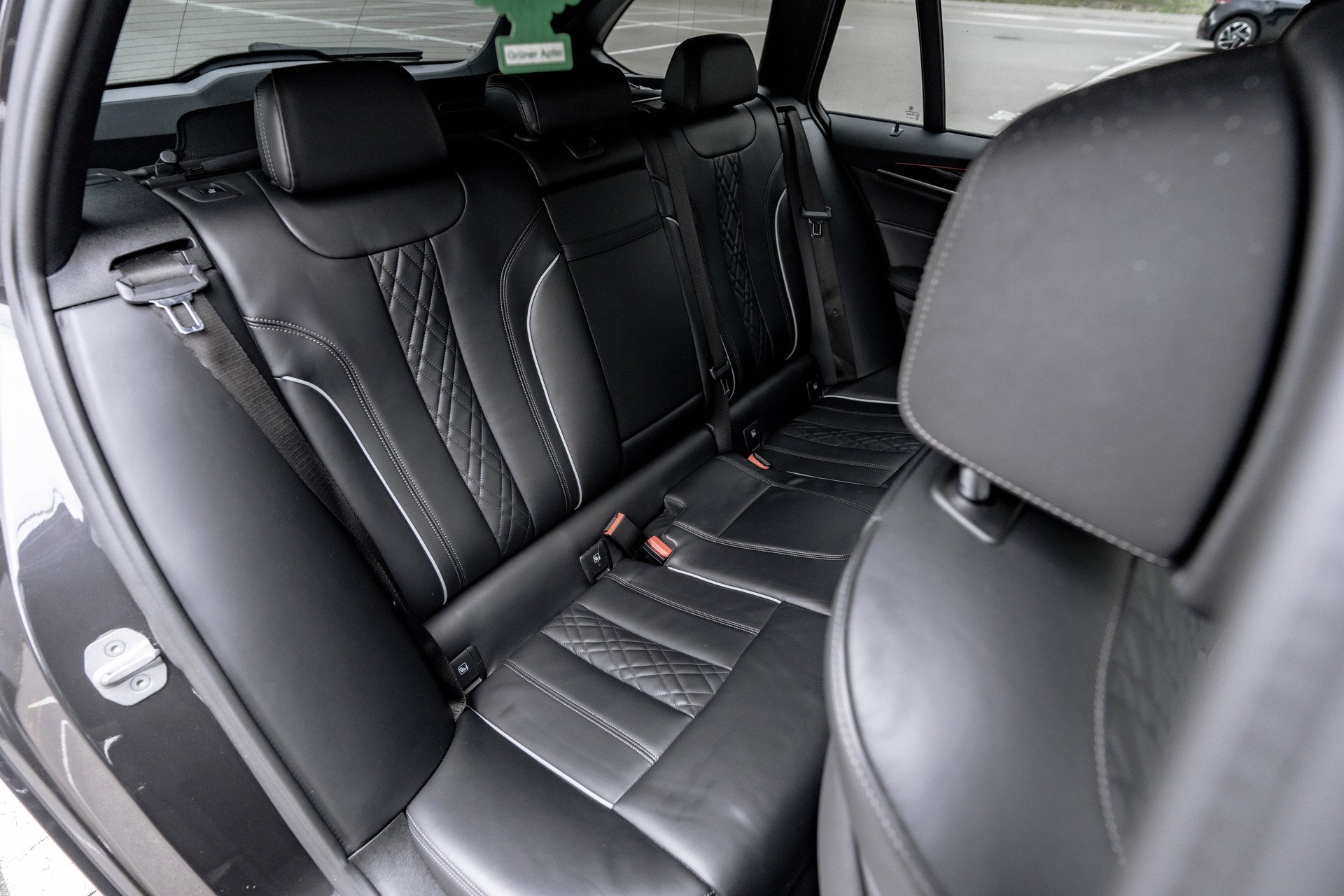 BMW 540i xDrive Touring Sport Line Steptronic * FRISCH AB MFK & SERVICE * TRAUMHAFTE AUSSTATTUNG * AHK *-image-28