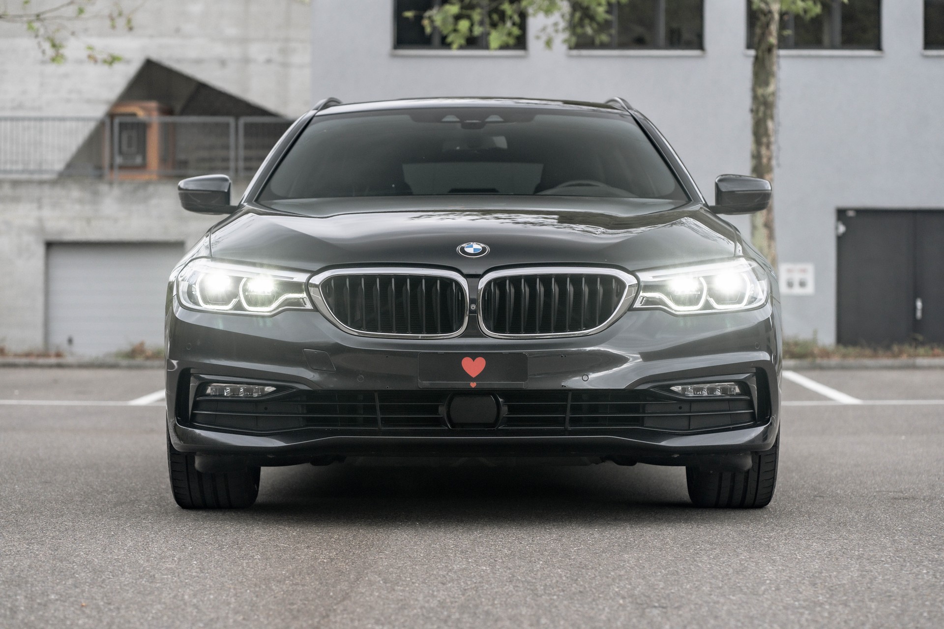 BMW 540i xDrive Touring Sport Line Steptronic * FRISCH AB MFK & SERVICE * TRAUMHAFTE AUSSTATTUNG * AHK *-image-1