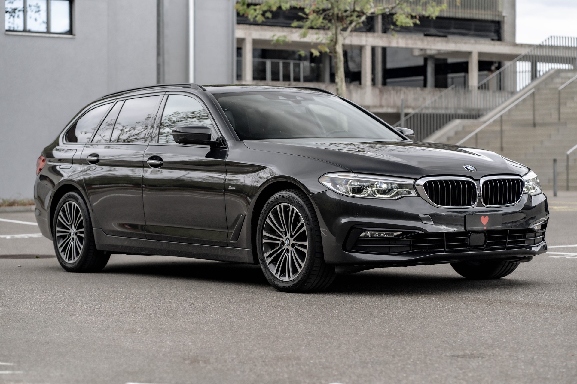 BMW 540i xDrive Touring Sport Line Steptronic * FRISCH AB MFK & SERVICE * TRAUMHAFTE AUSSTATTUNG * AHK *-image-2