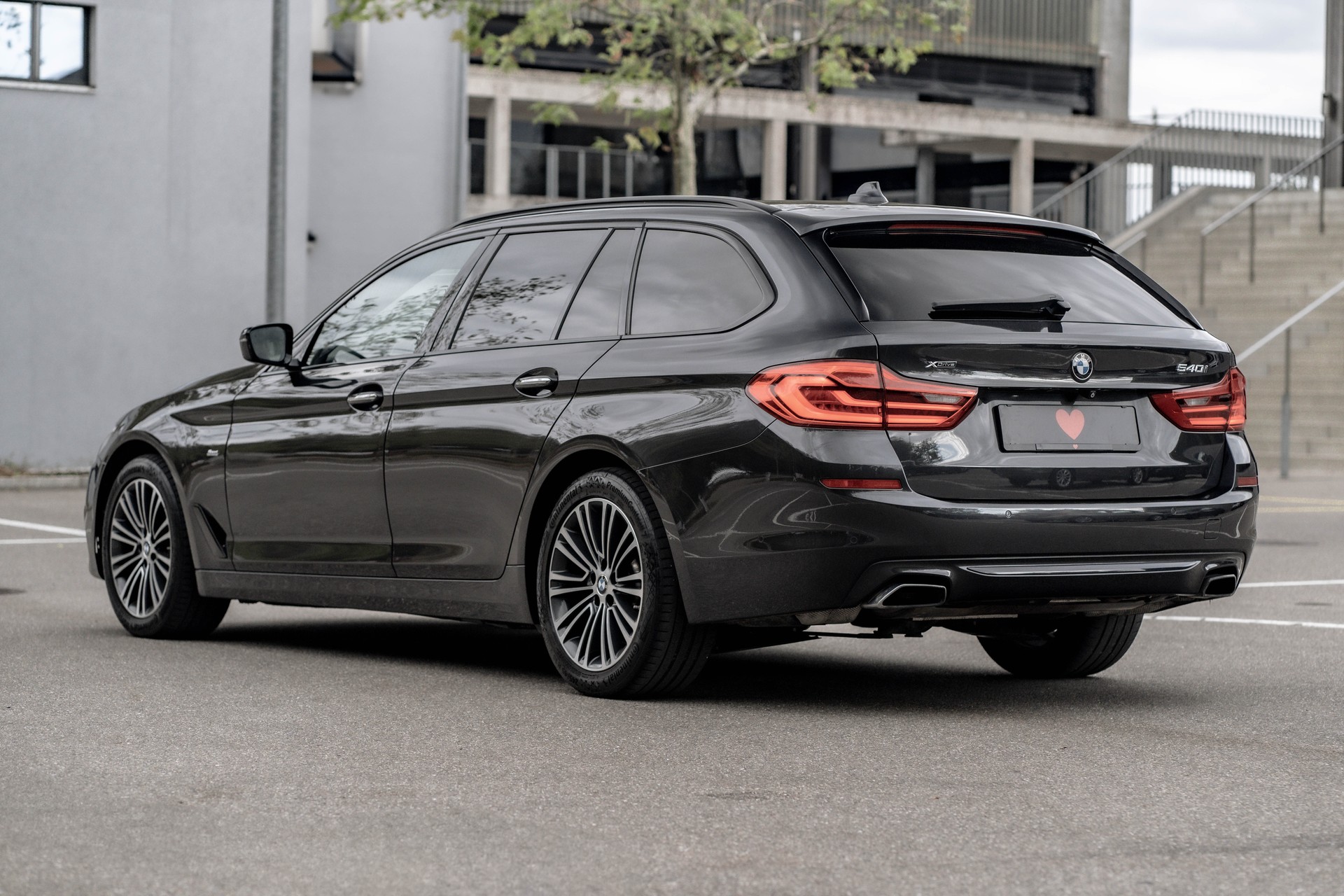 BMW 540i xDrive Touring Sport Line Steptronic * FRISCH AB MFK & SERVICE * TRAUMHAFTE AUSSTATTUNG * AHK *-image-3