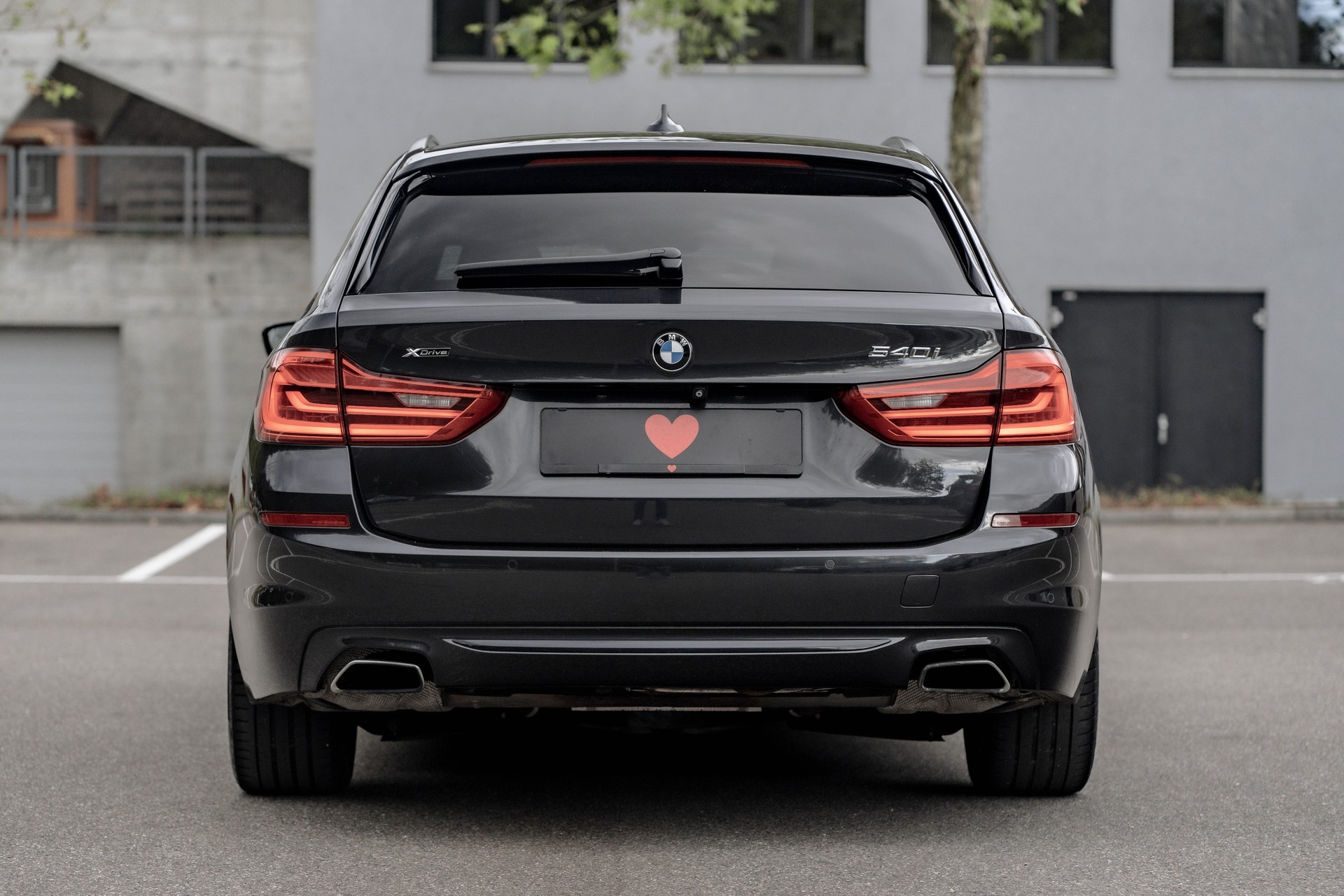 BMW 540i xDrive Touring Sport Line Steptronic * FRISCH AB MFK & SERVICE * TRAUMHAFTE AUSSTATTUNG * AHK *-image-4