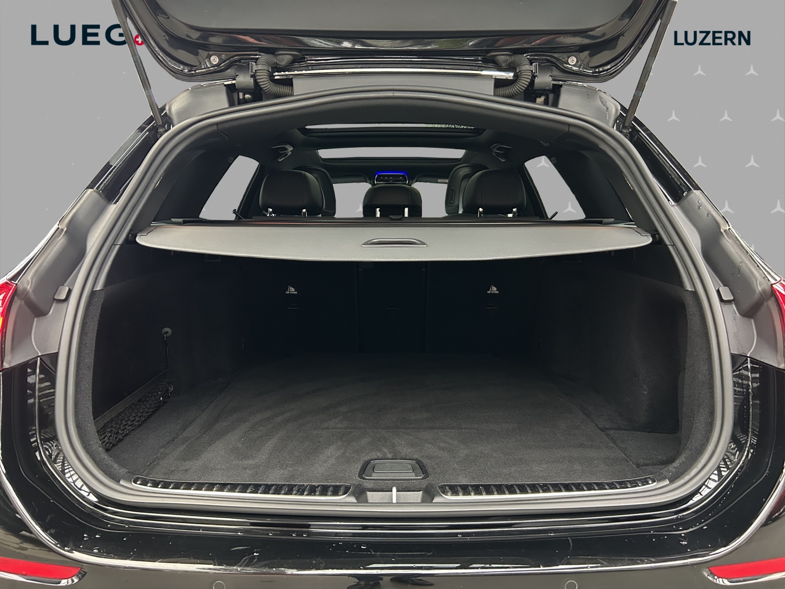MERCEDES-BENZ C 220 d T 4Matic AMG Line-image-14