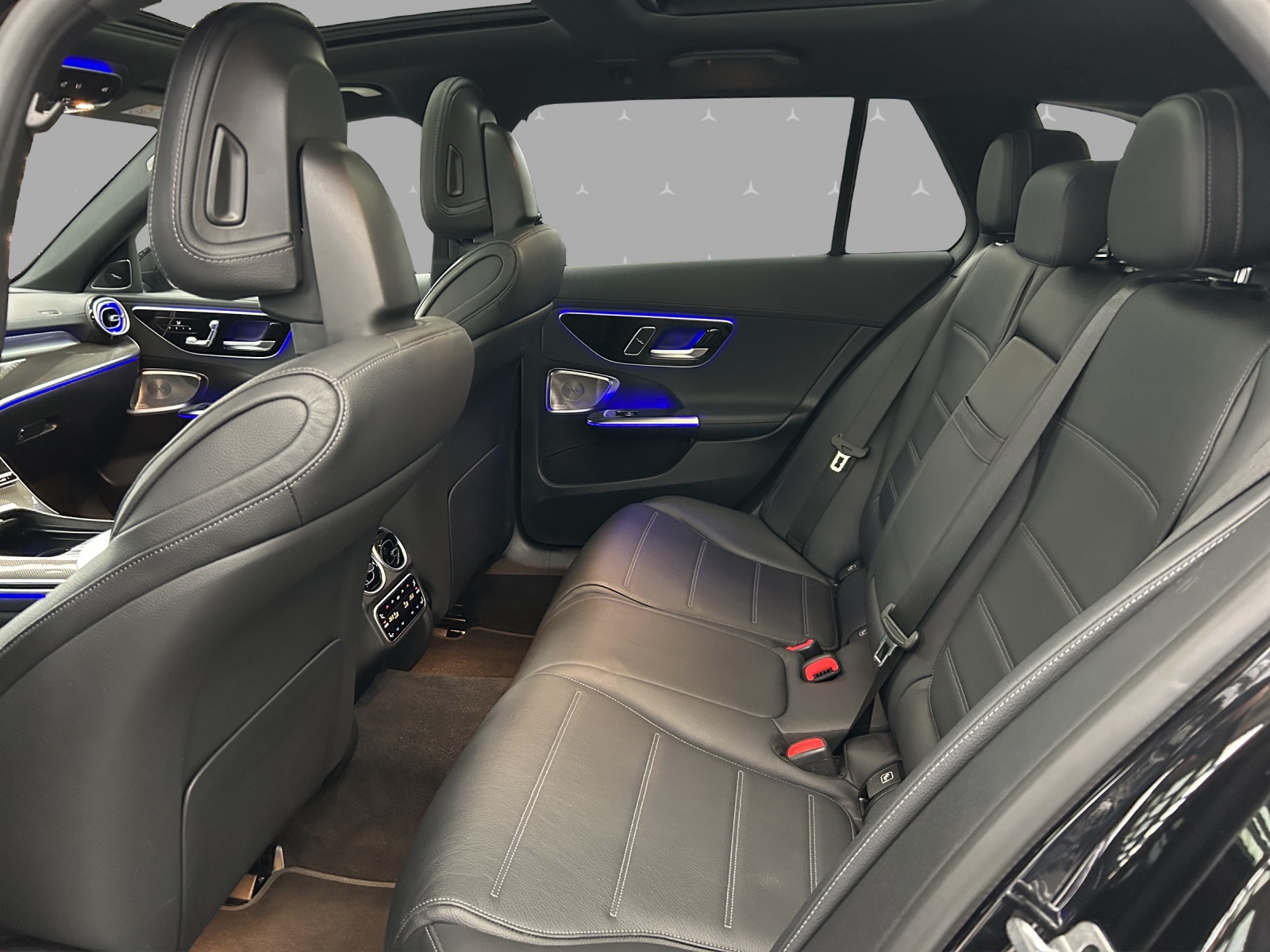 MERCEDES-BENZ C 220 d T 4Matic AMG Line-image-13