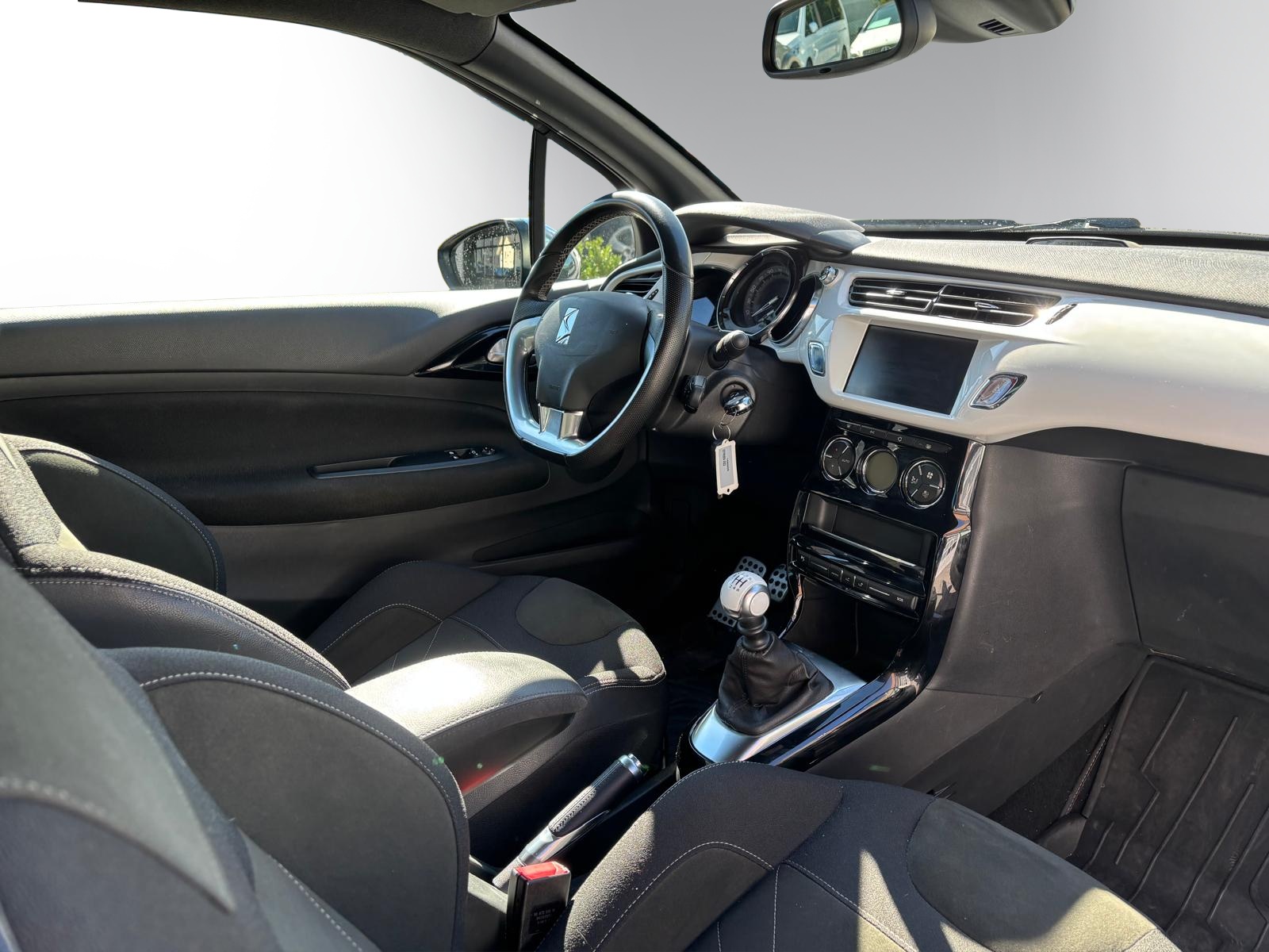 DS AUTOMOBILES DS 3 1.2 PureTech SpoChic-image-9