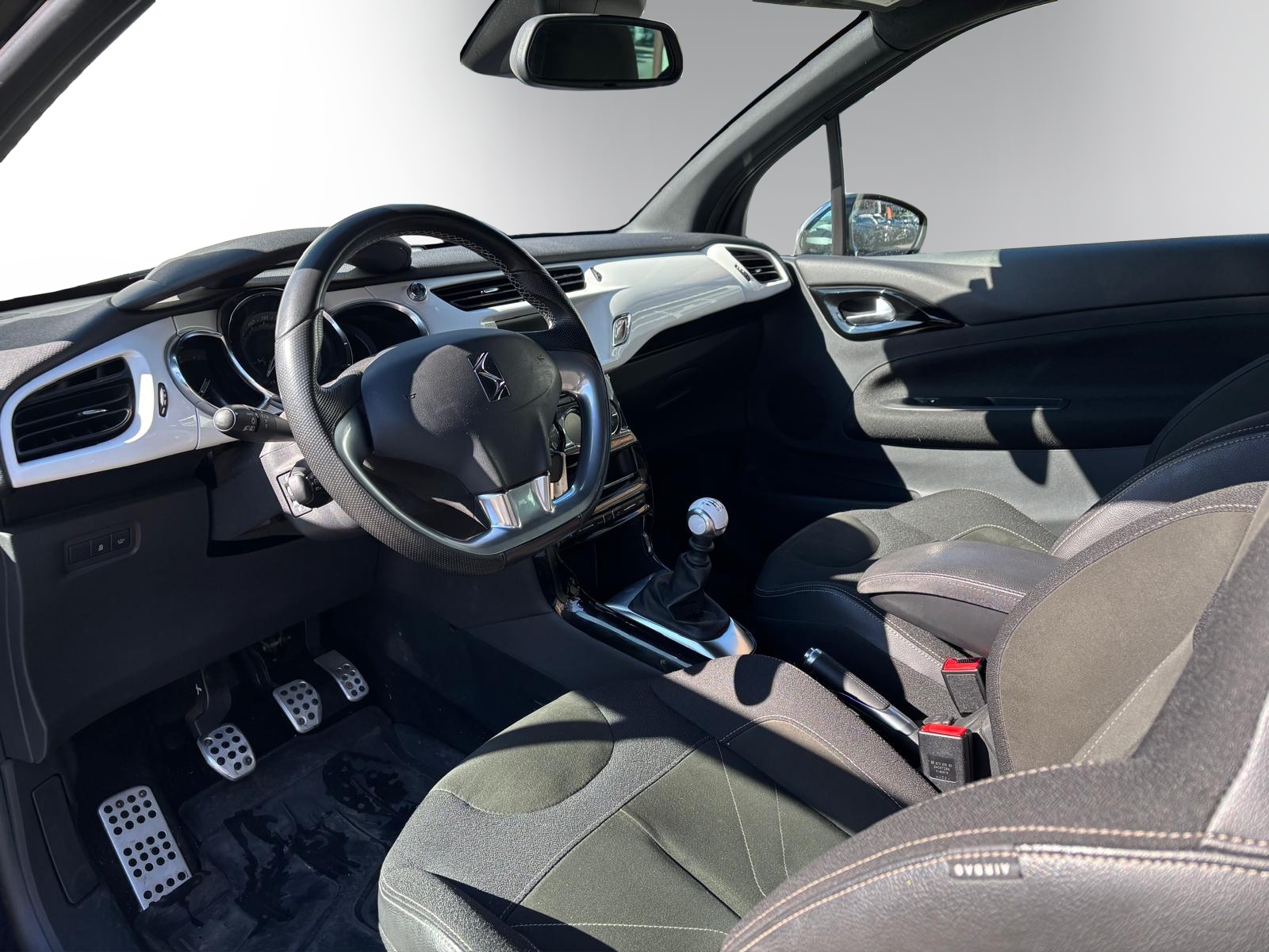 DS AUTOMOBILES DS 3 1.2 PureTech SpoChic-image-6