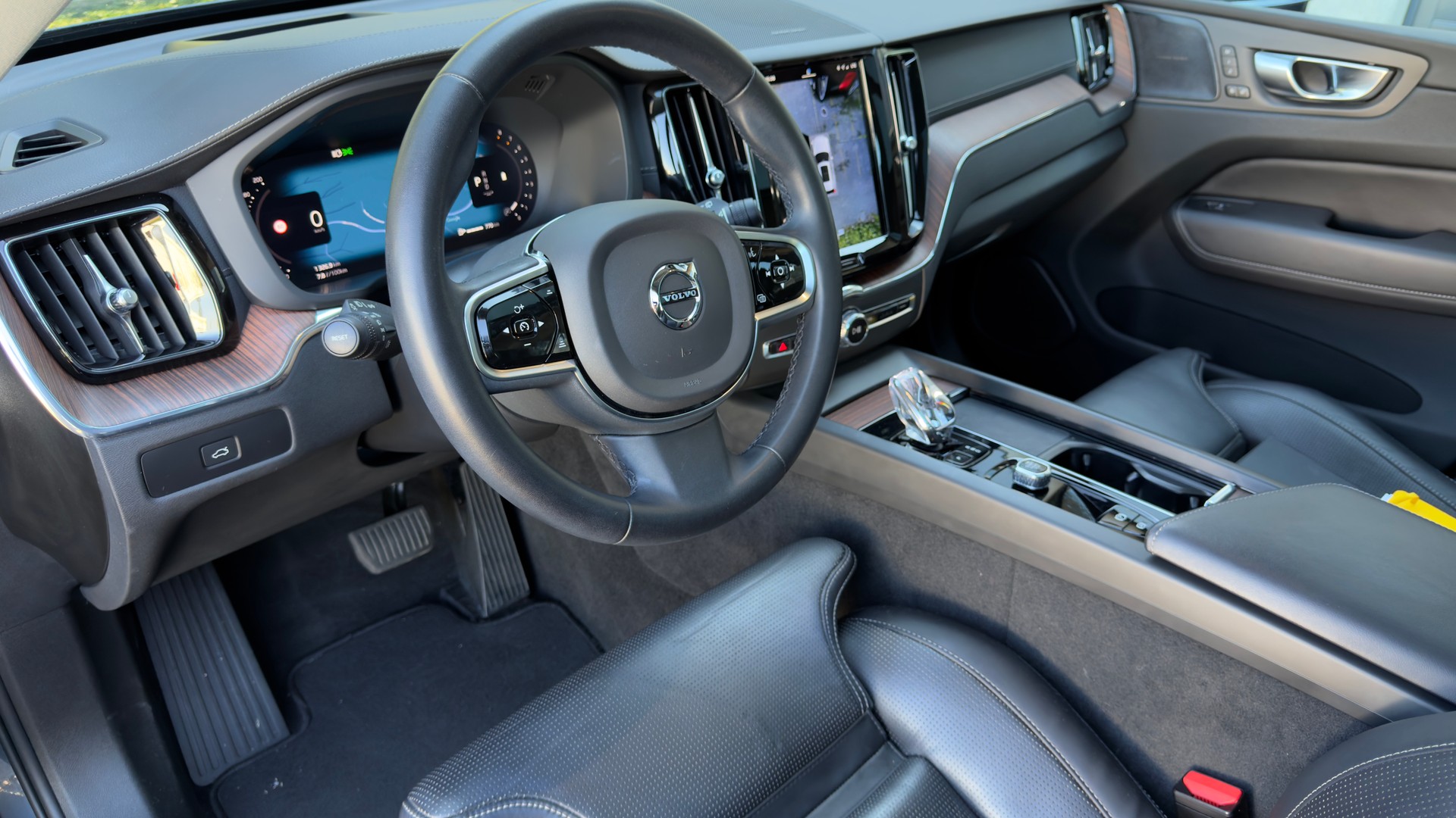 VOLVO XC60 B5 Benzin Mild Hybrid AWD Ultimate Bright Geartronic-image-9