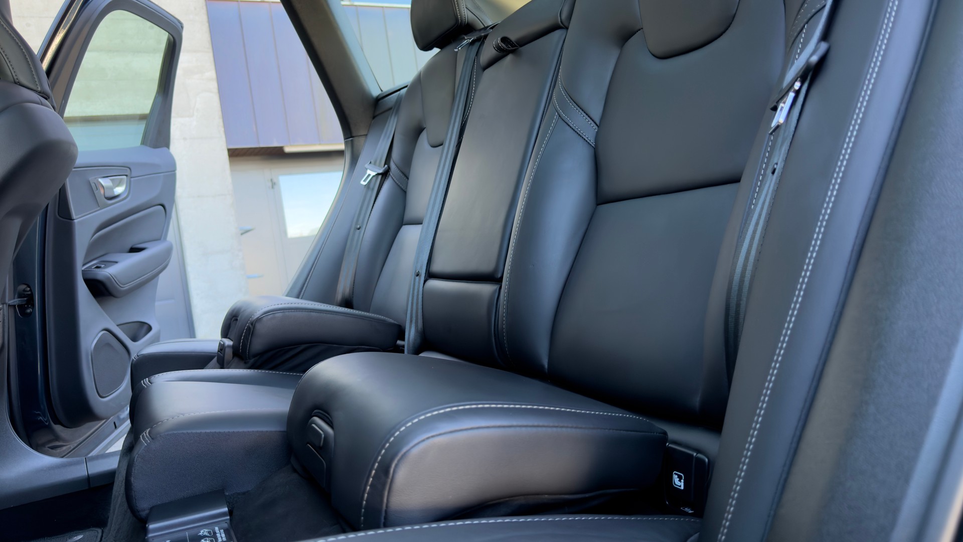 VOLVO XC60 B5 Benzin Mild Hybrid AWD Ultimate Bright Geartronic-image-11