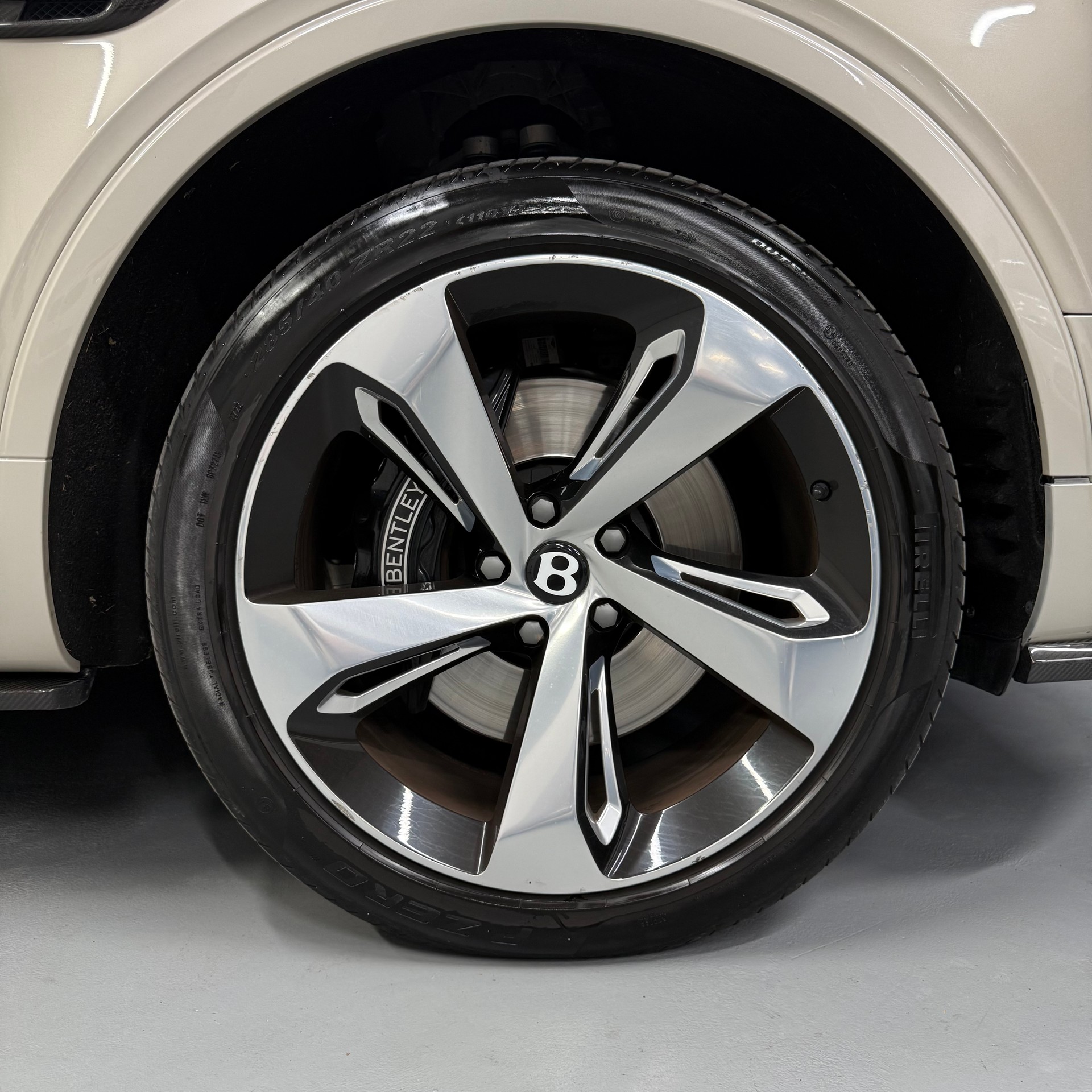 BENTLEY Bentayga W12-image-5