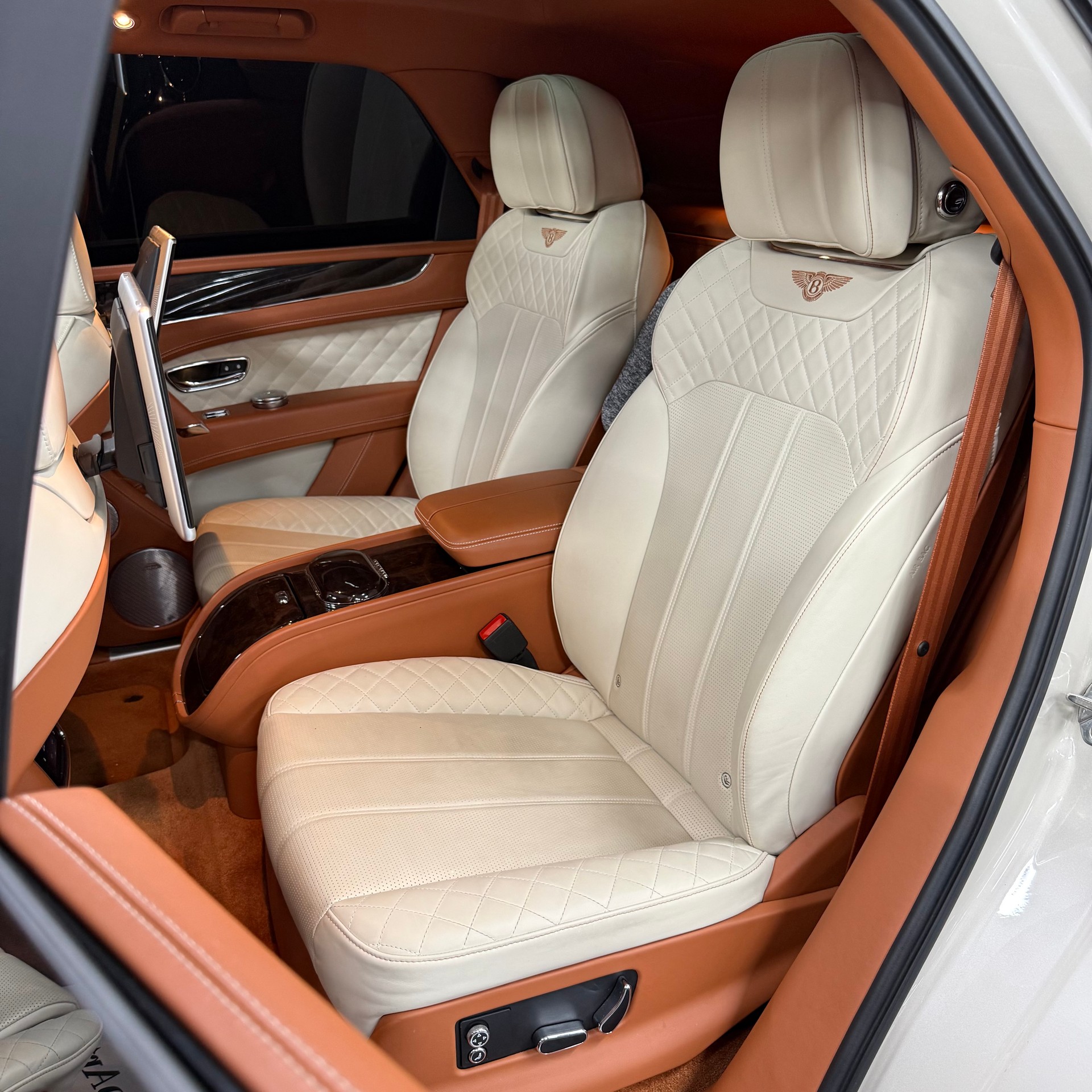 BENTLEY Bentayga W12-image-12
