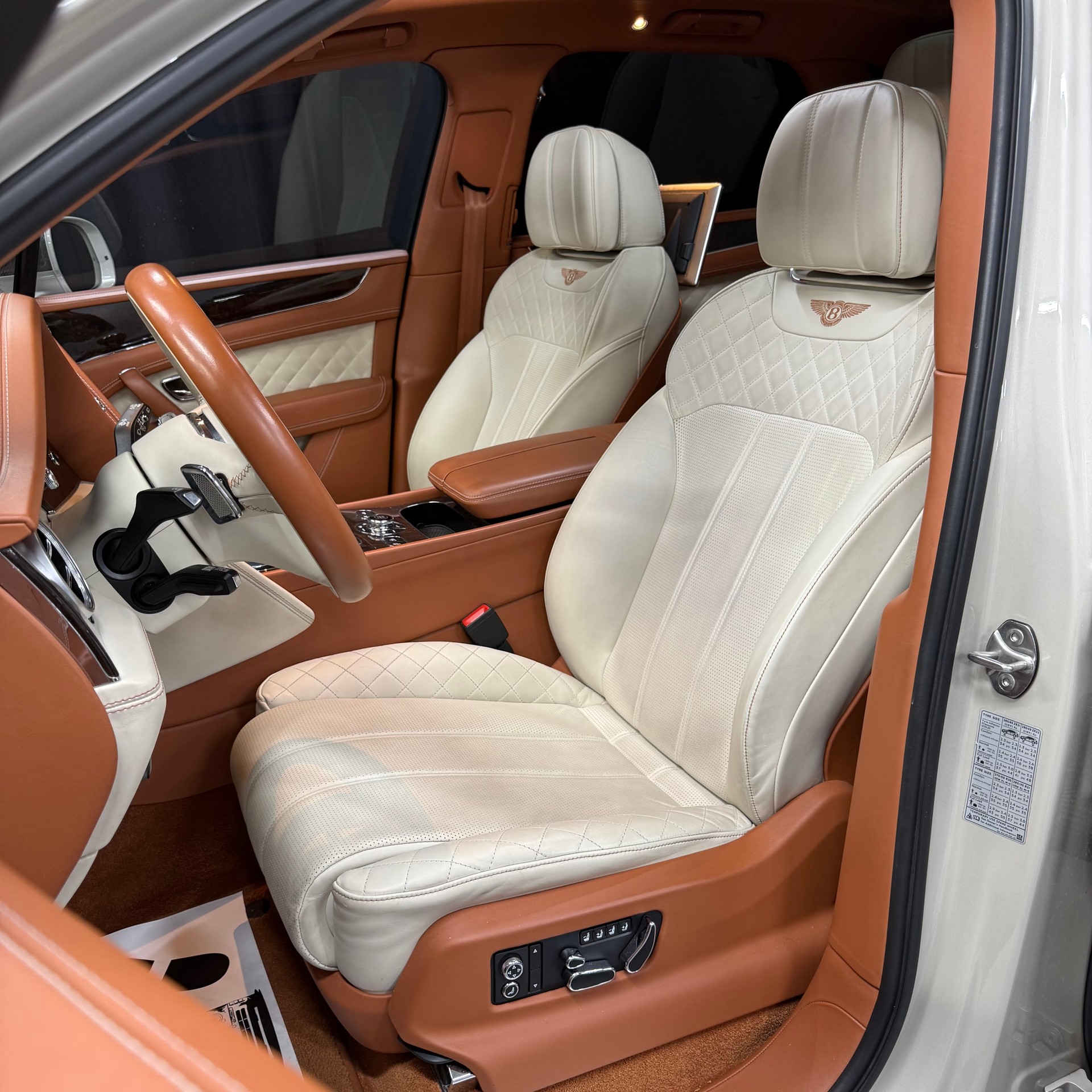 BENTLEY Bentayga W12-image-11