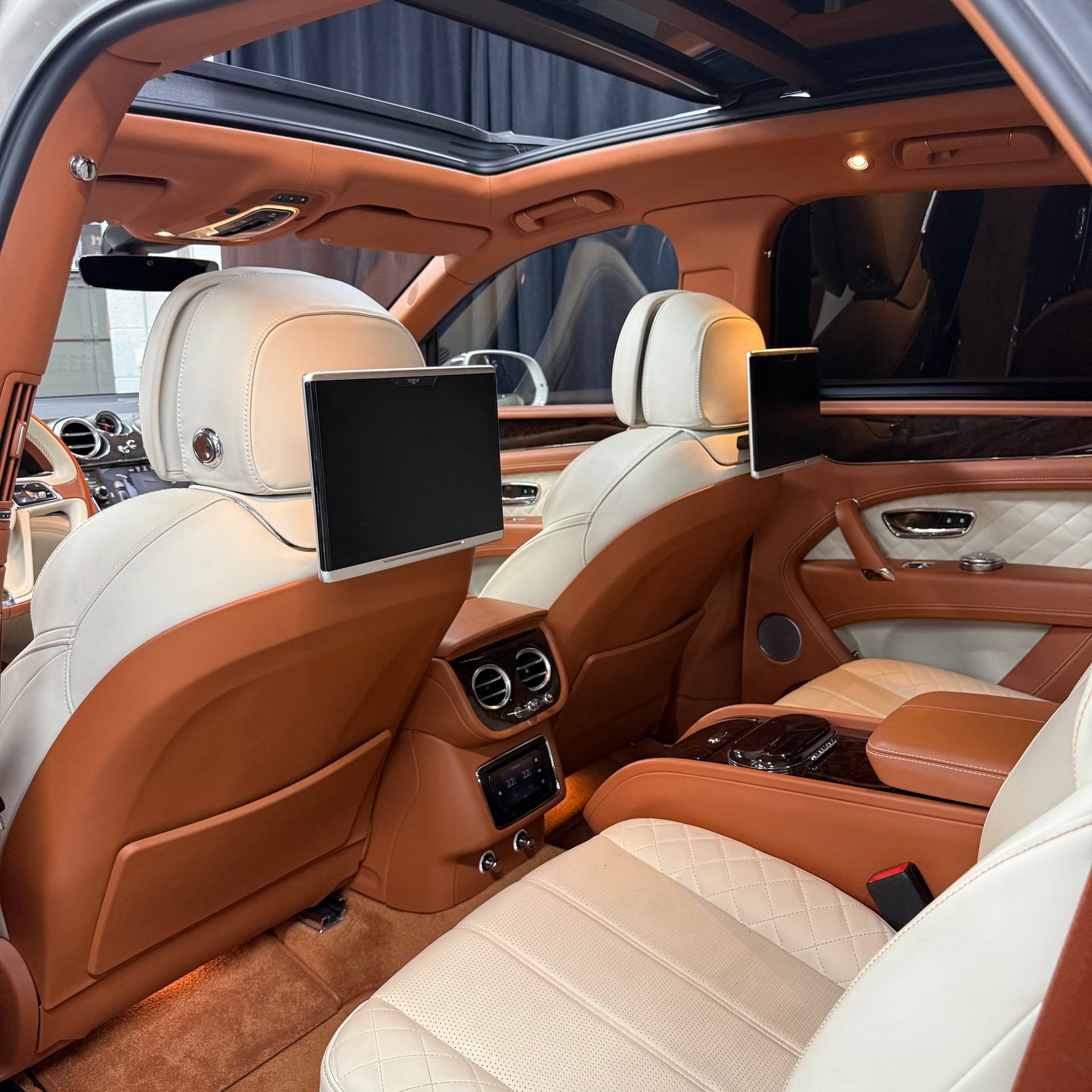 BENTLEY Bentayga W12-image-13