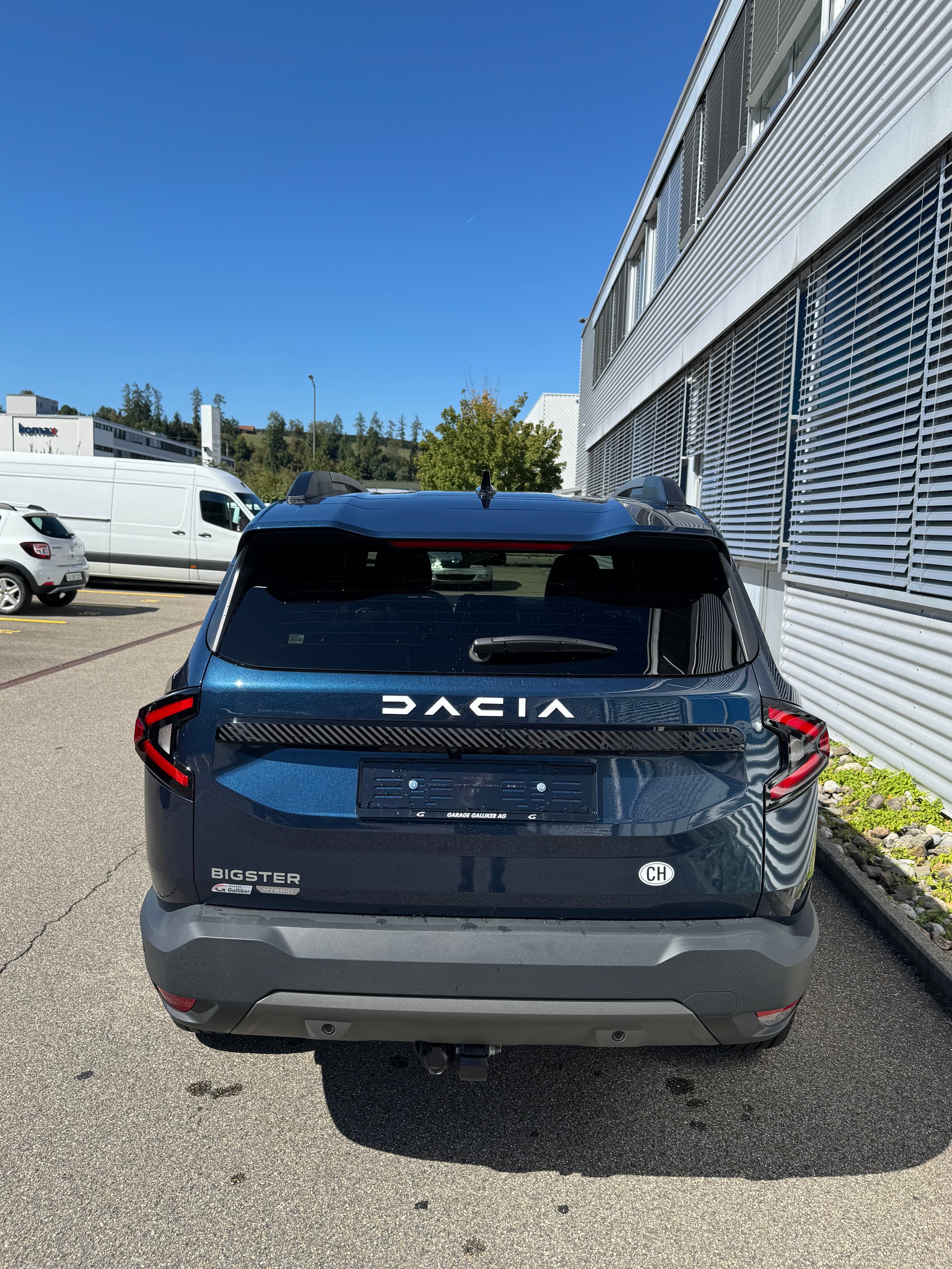 DACIA 1.8 Hybrid Journey-image-9