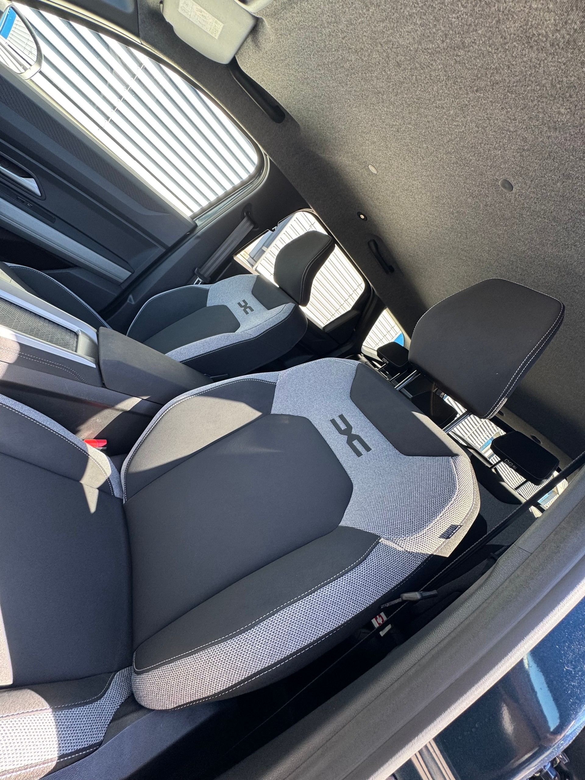 DACIA 1.8 Hybrid Journey-image-12