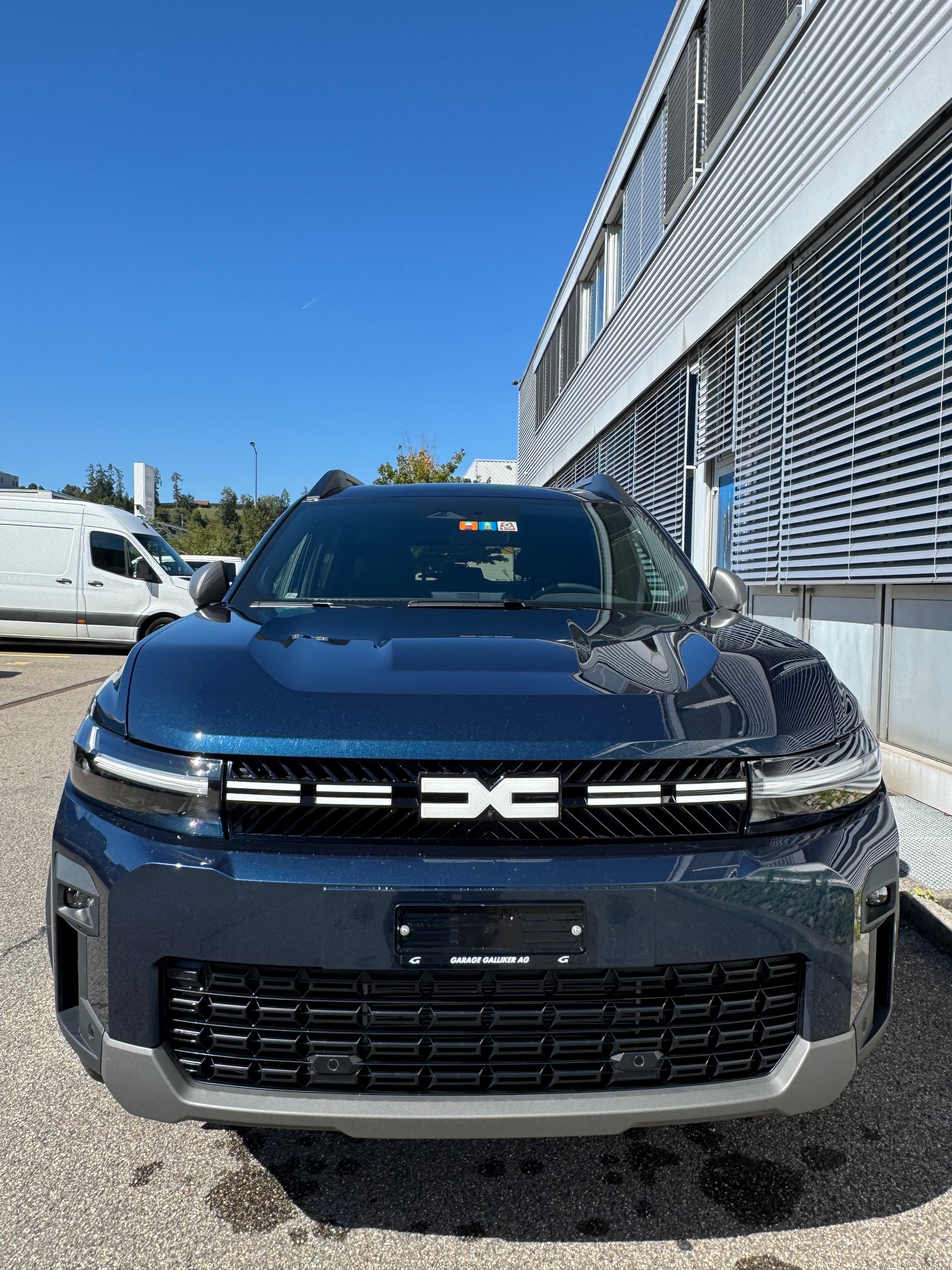 DACIA 1.8 Hybrid Journey-image-1