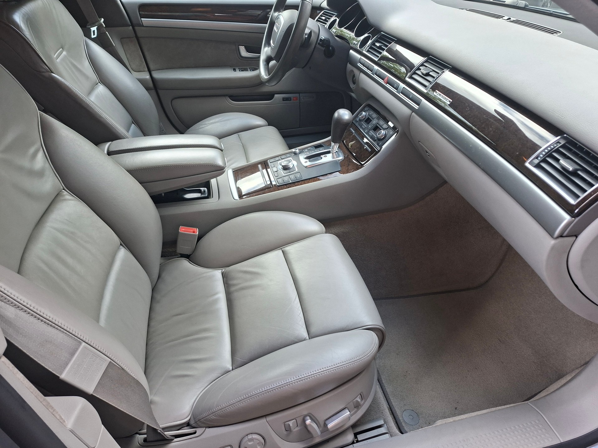 AUDI A8 4.2 TDI quattro tiptronic-image-7