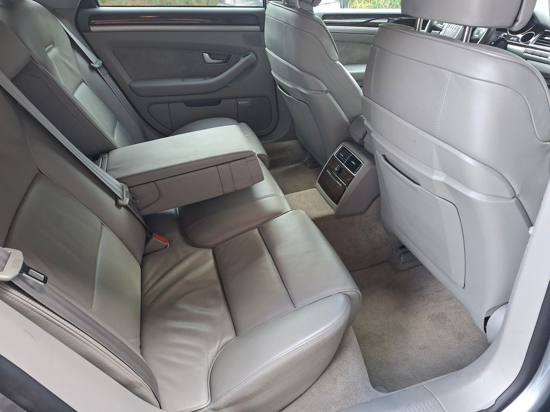 AUDI A8 4.2 TDI quattro tiptronic-image-10