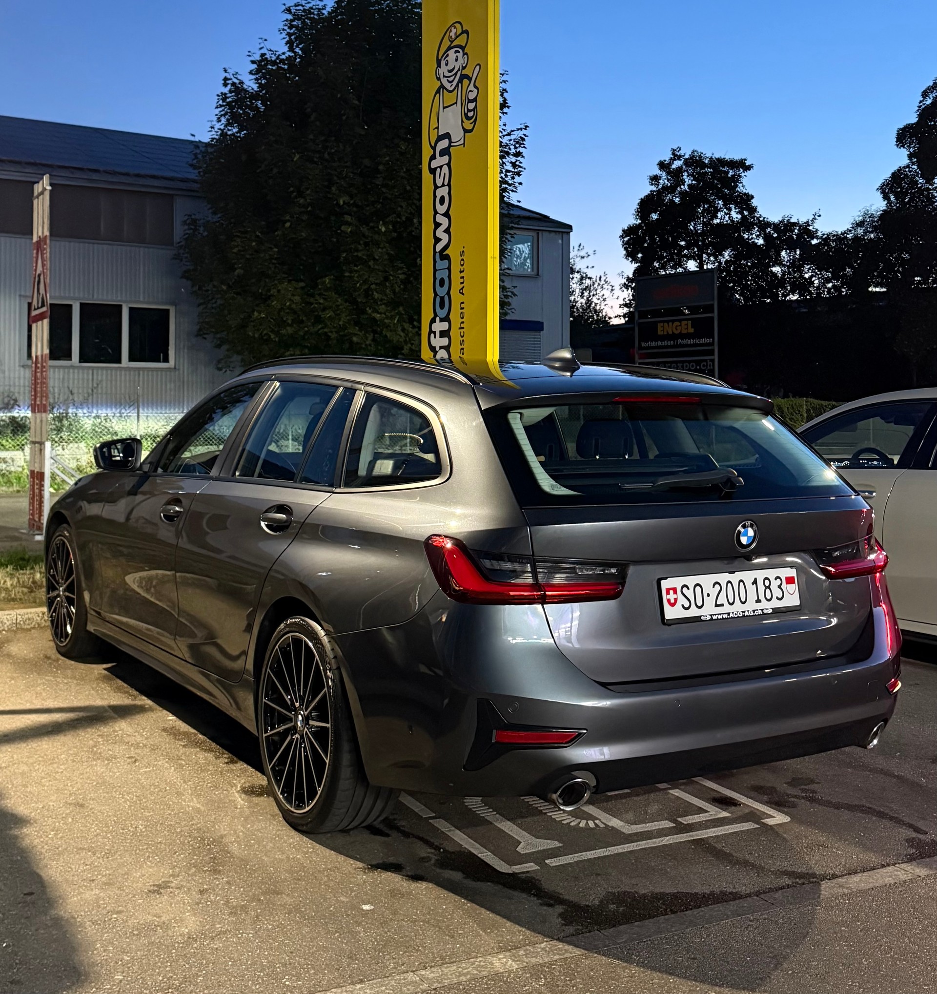 BMW 320d xDrive-image-2