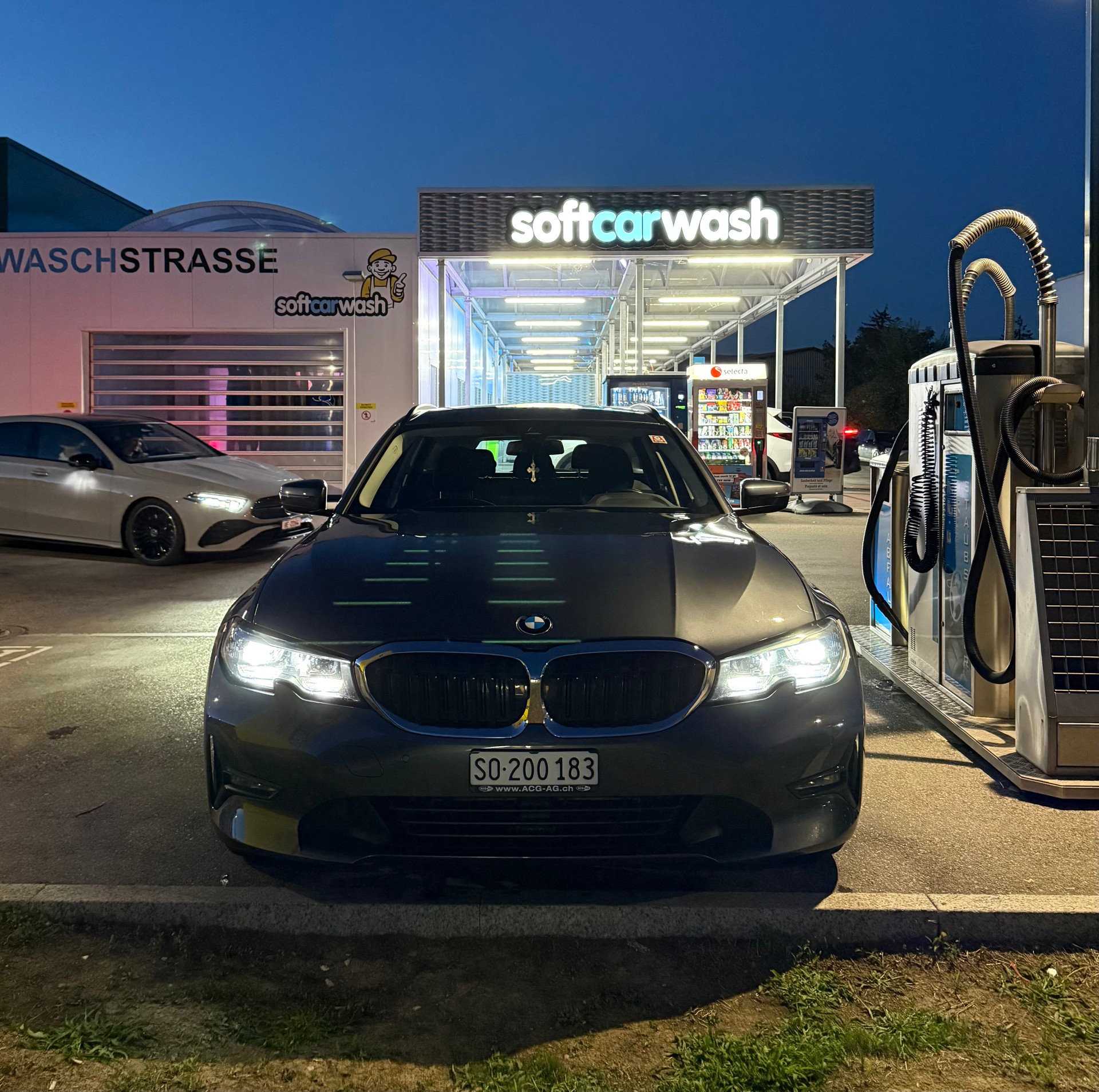 BMW 320d xDrive-image-0