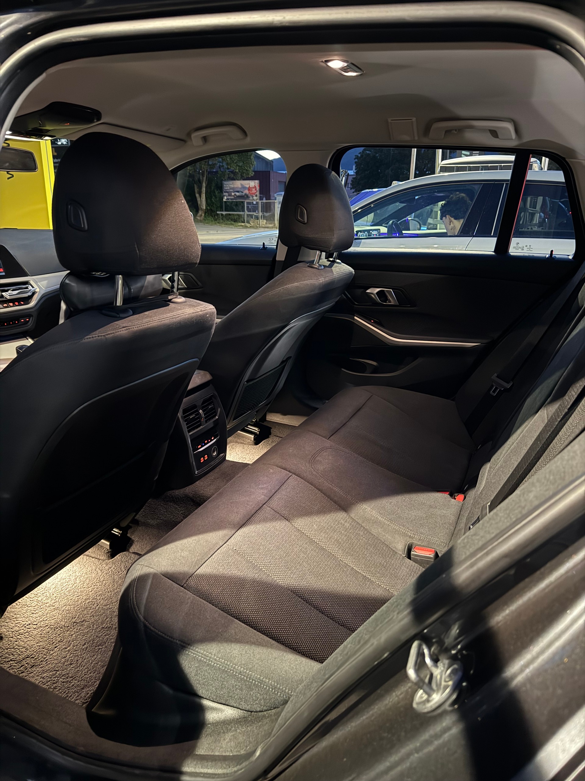 BMW 320d xDrive-image-5