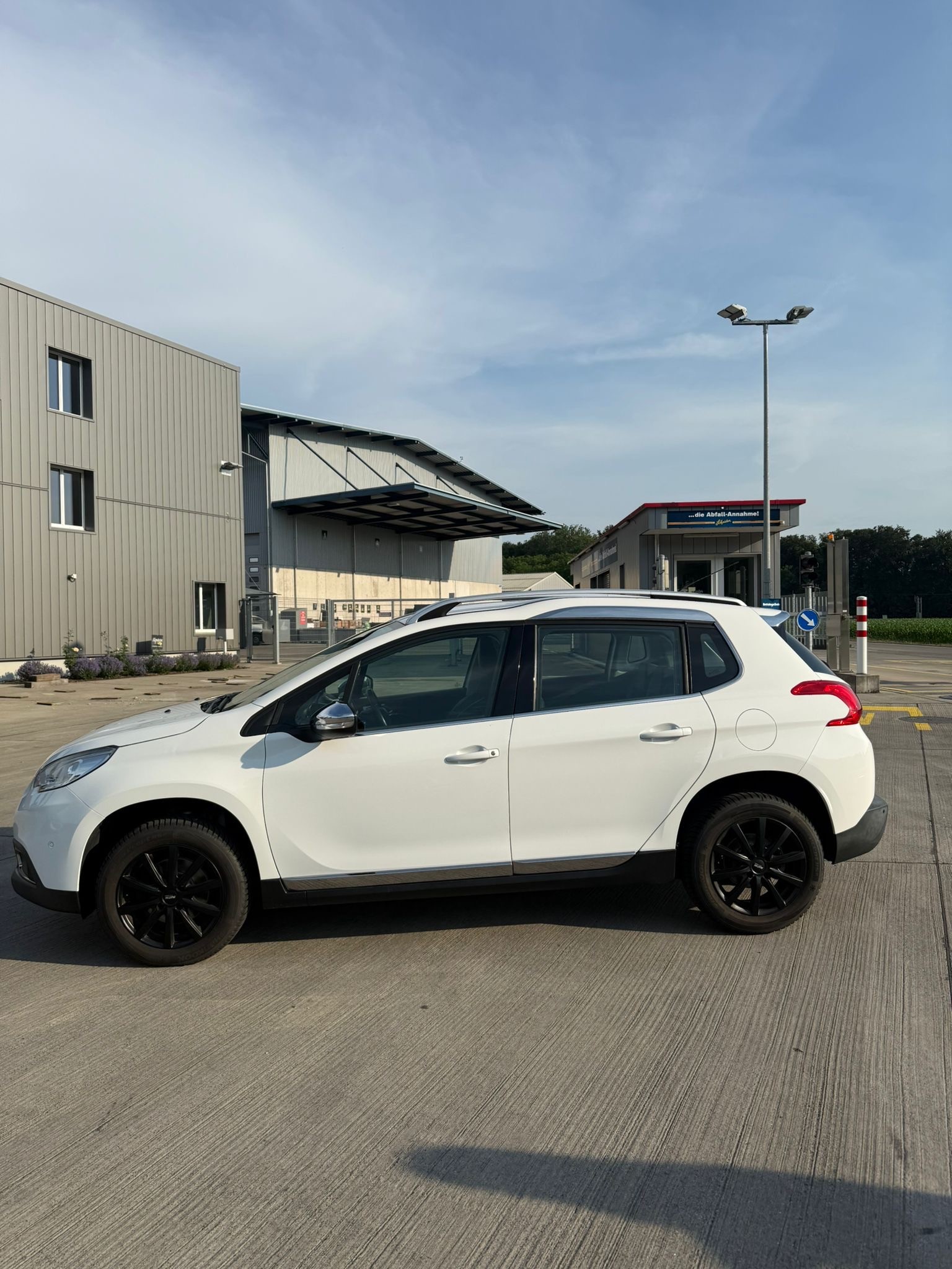 PEUGEOT 1.6 BlueHDi 120 Allure-image-0
