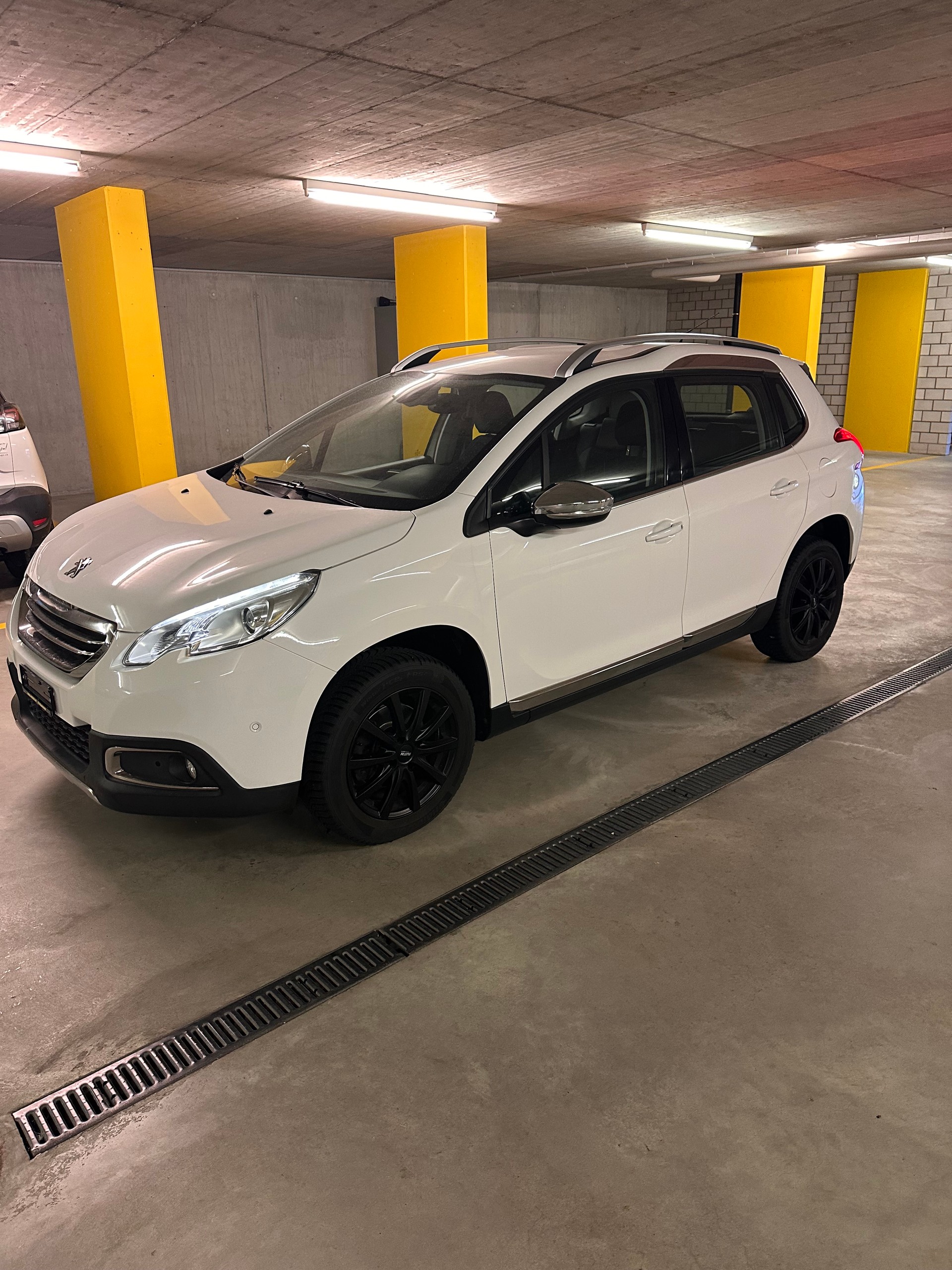 PEUGEOT 1.6 BlueHDi 120 Allure-image-16