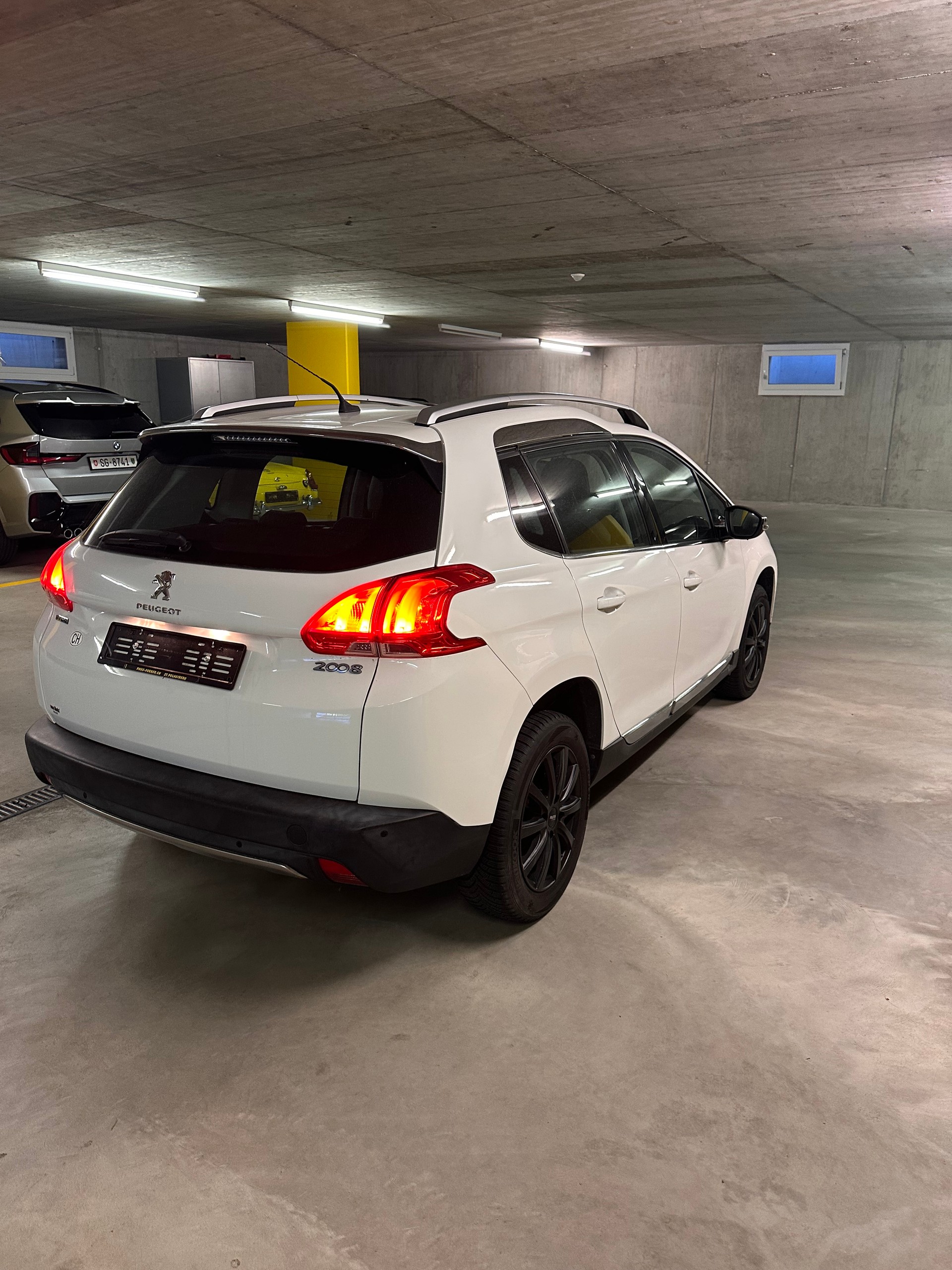 PEUGEOT 1.6 BlueHDi 120 Allure-image-12