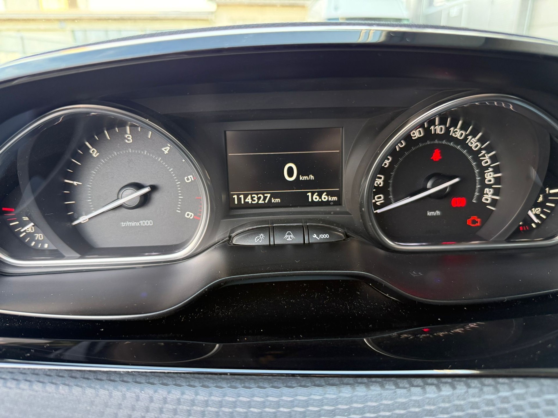 PEUGEOT 1.6 BlueHDi 120 Allure-image-19