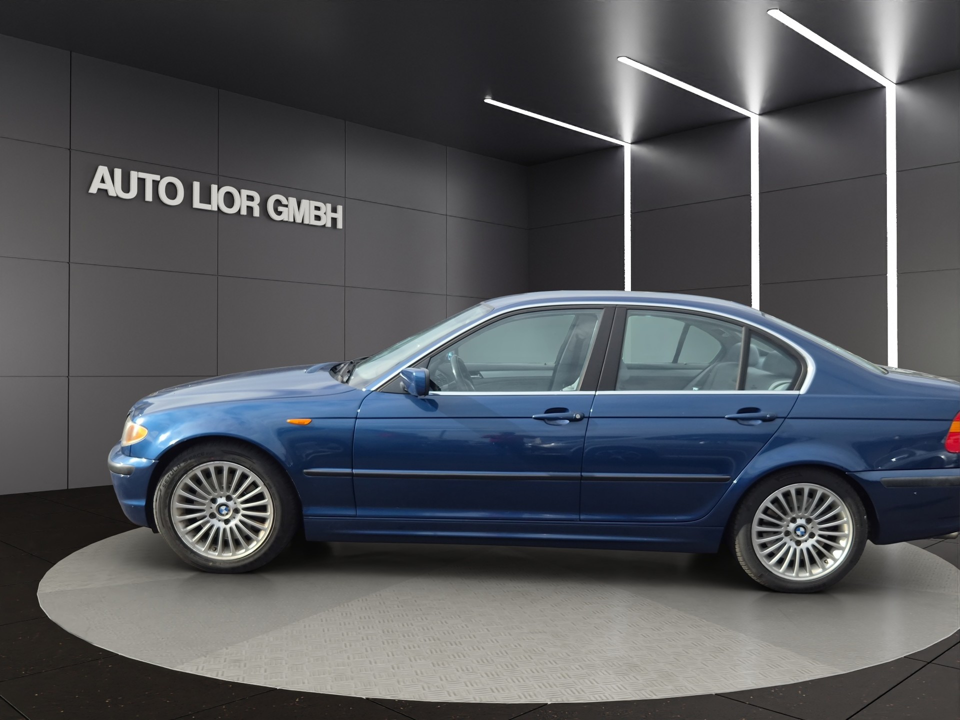 BMW 330i-image-2