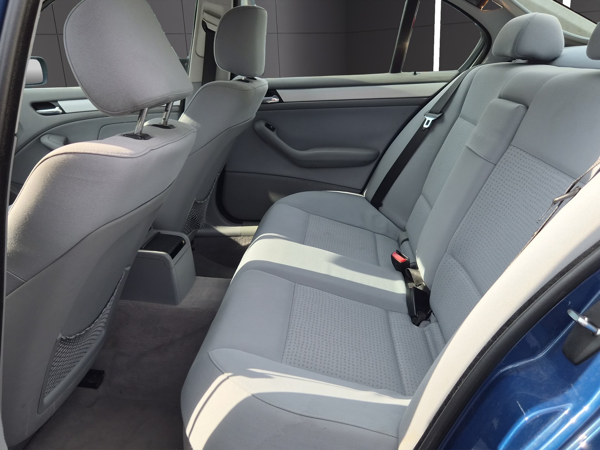 BMW 330i-image-10