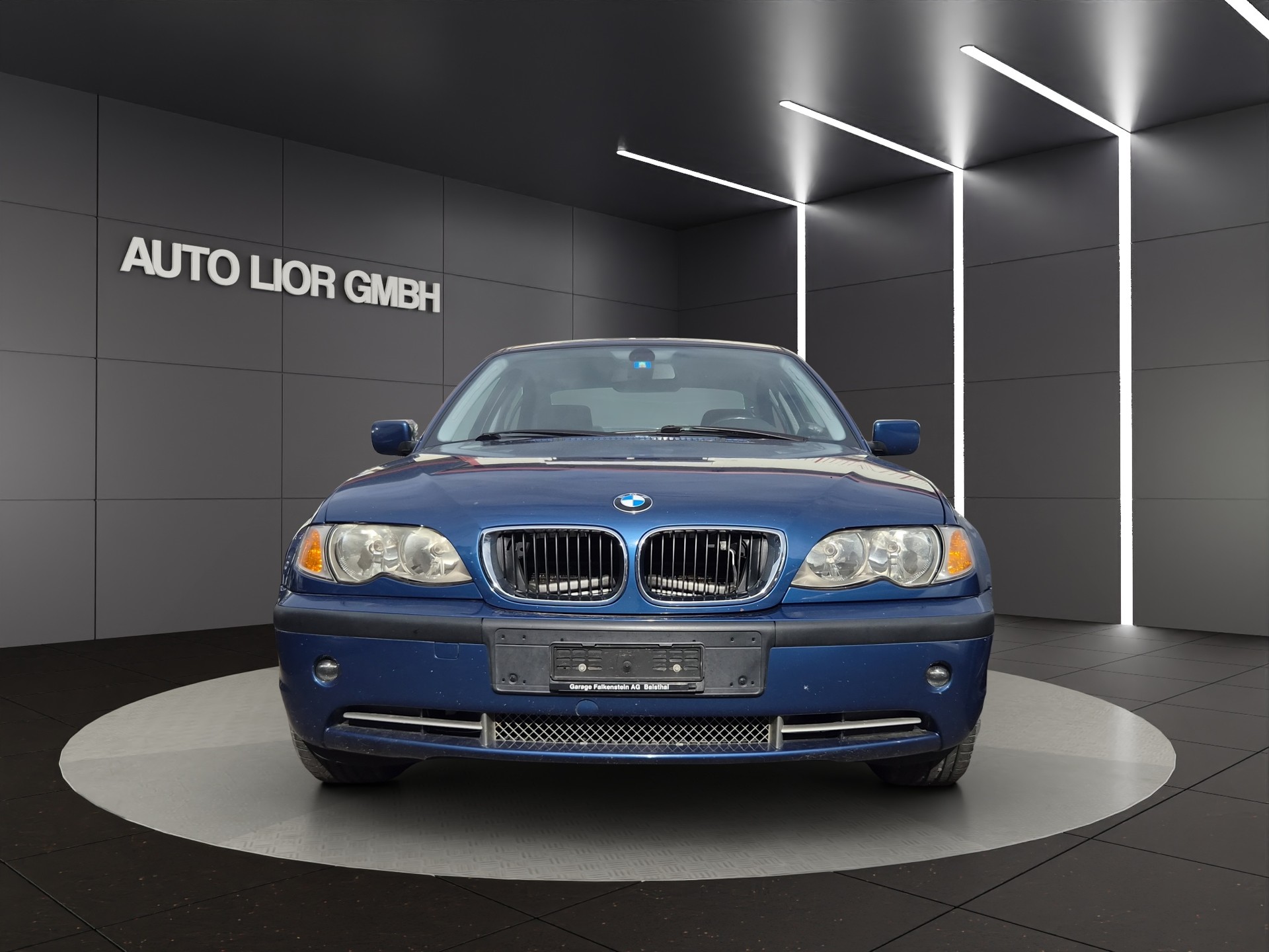 BMW 330i-image-1