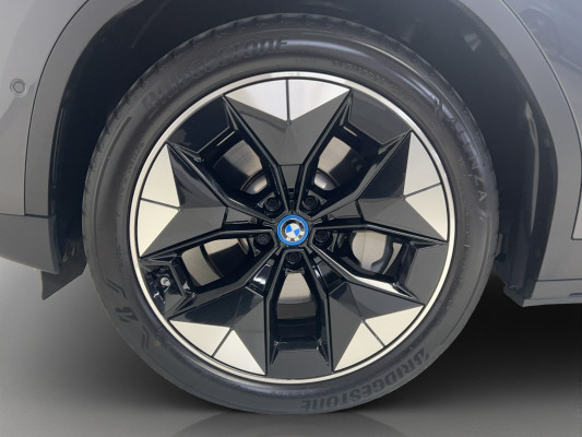 BMW iX3 Impressive-image-7