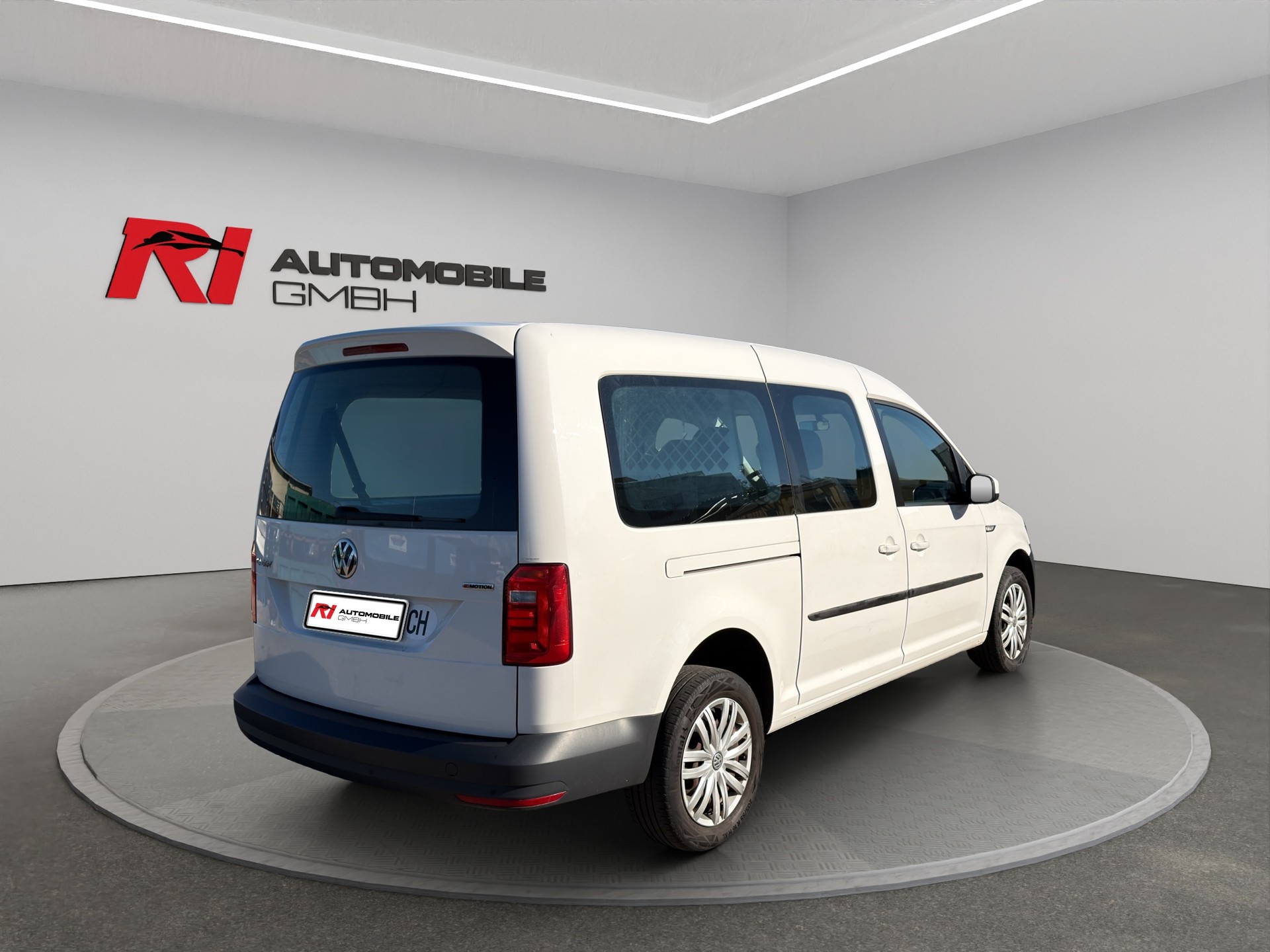 VW Caddy Maxi 2.0 TDI Trendline 4Motion-image-4