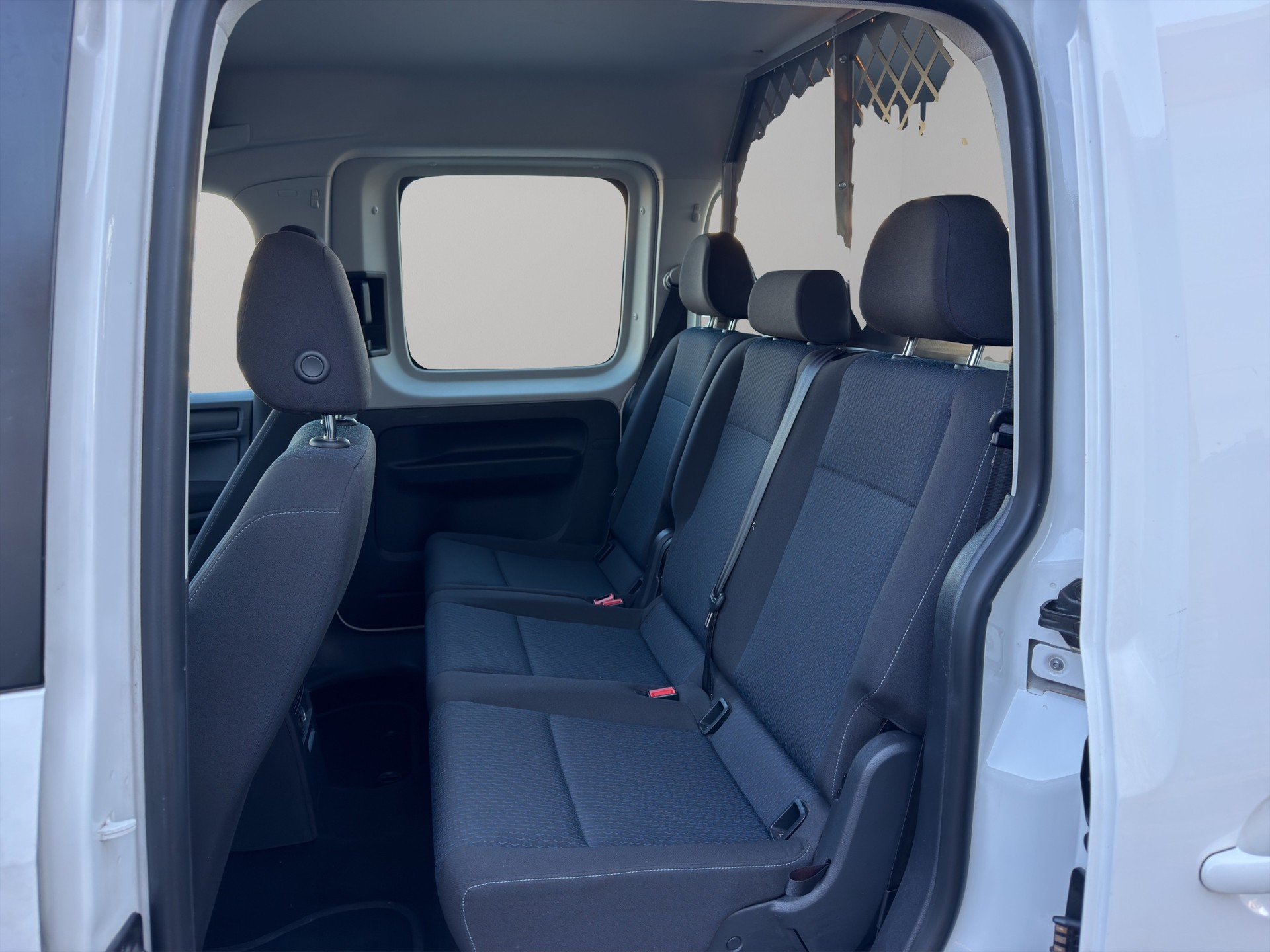 VW Caddy Maxi 2.0 TDI Trendline 4Motion-image-10