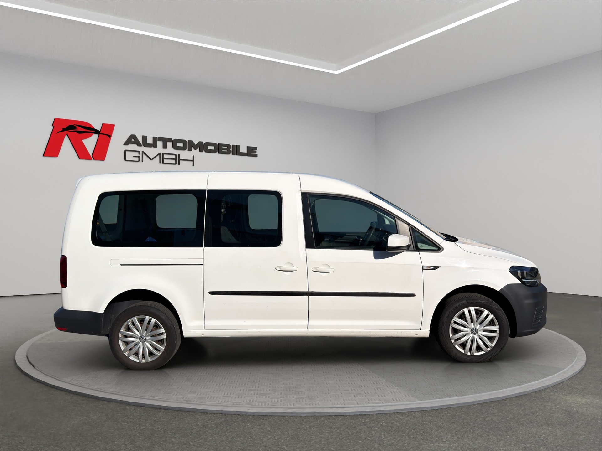 VW Caddy Maxi 2.0 TDI Trendline 4Motion-image-5