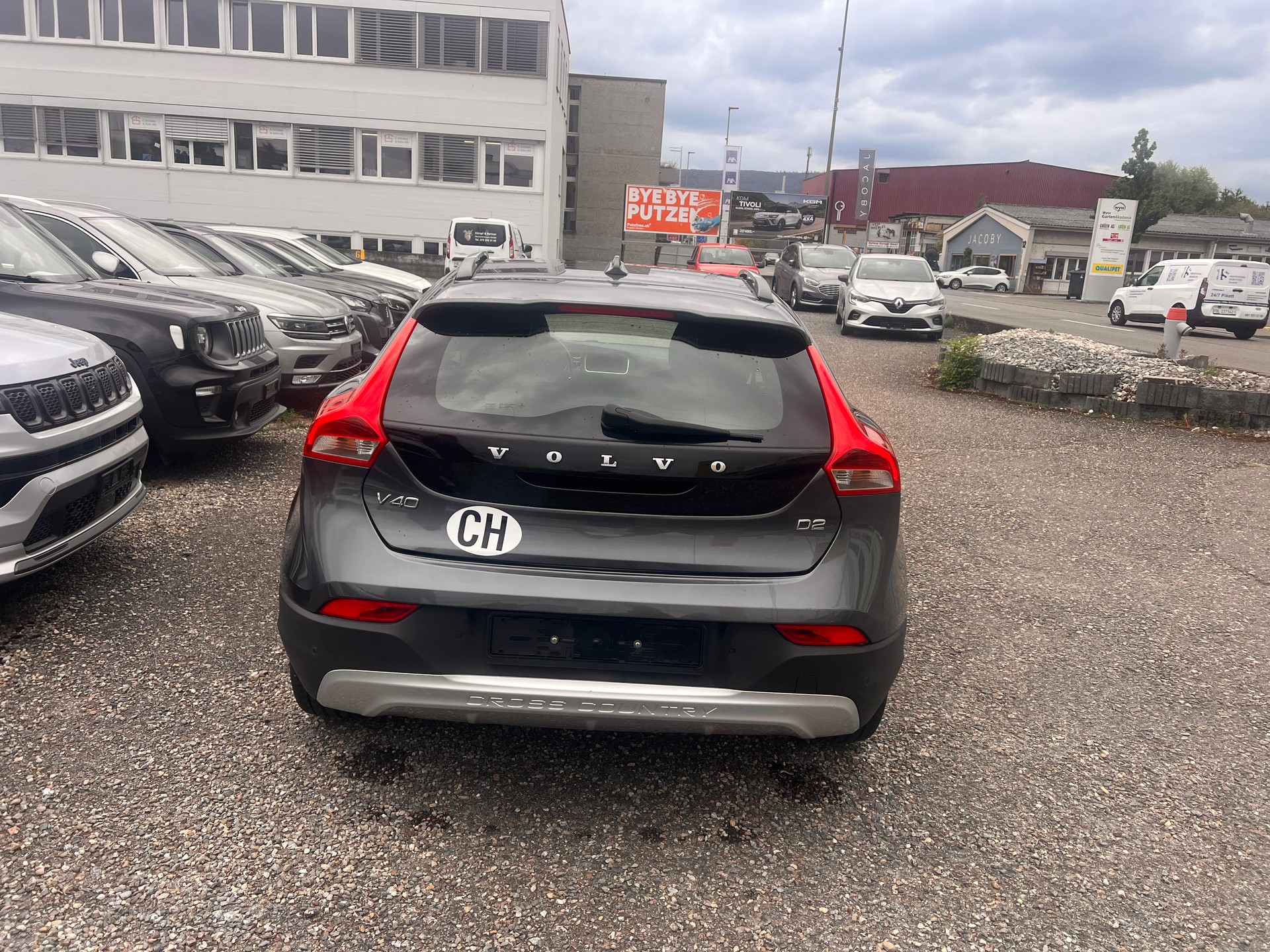 VOLVO V40 Cross Country D2 Kinetic-image-3