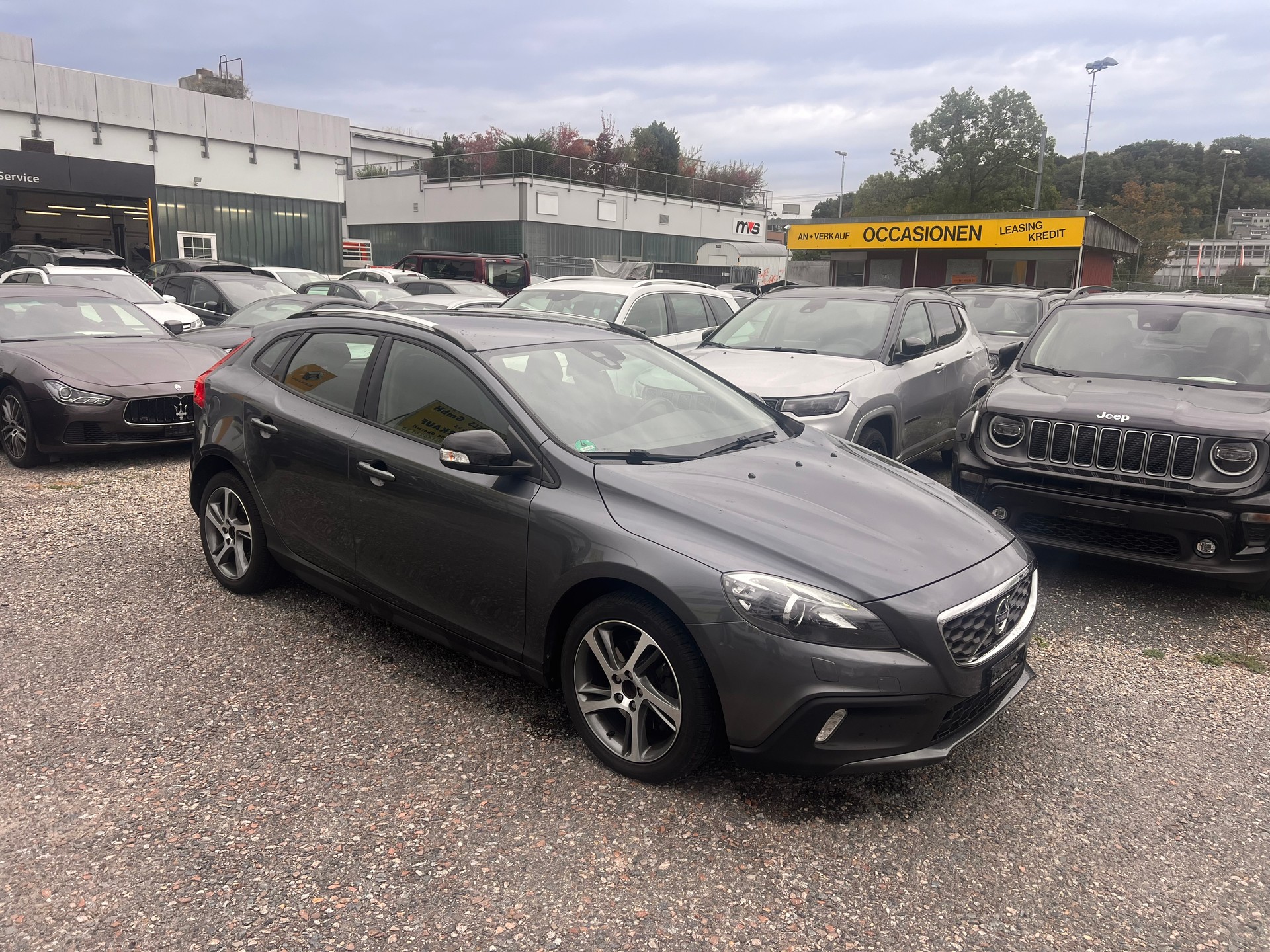 VOLVO V40 Cross Country D2 Kinetic-image-1