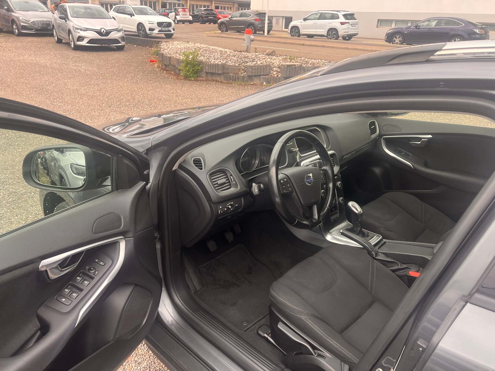 VOLVO V40 Cross Country D2 Kinetic-image-8