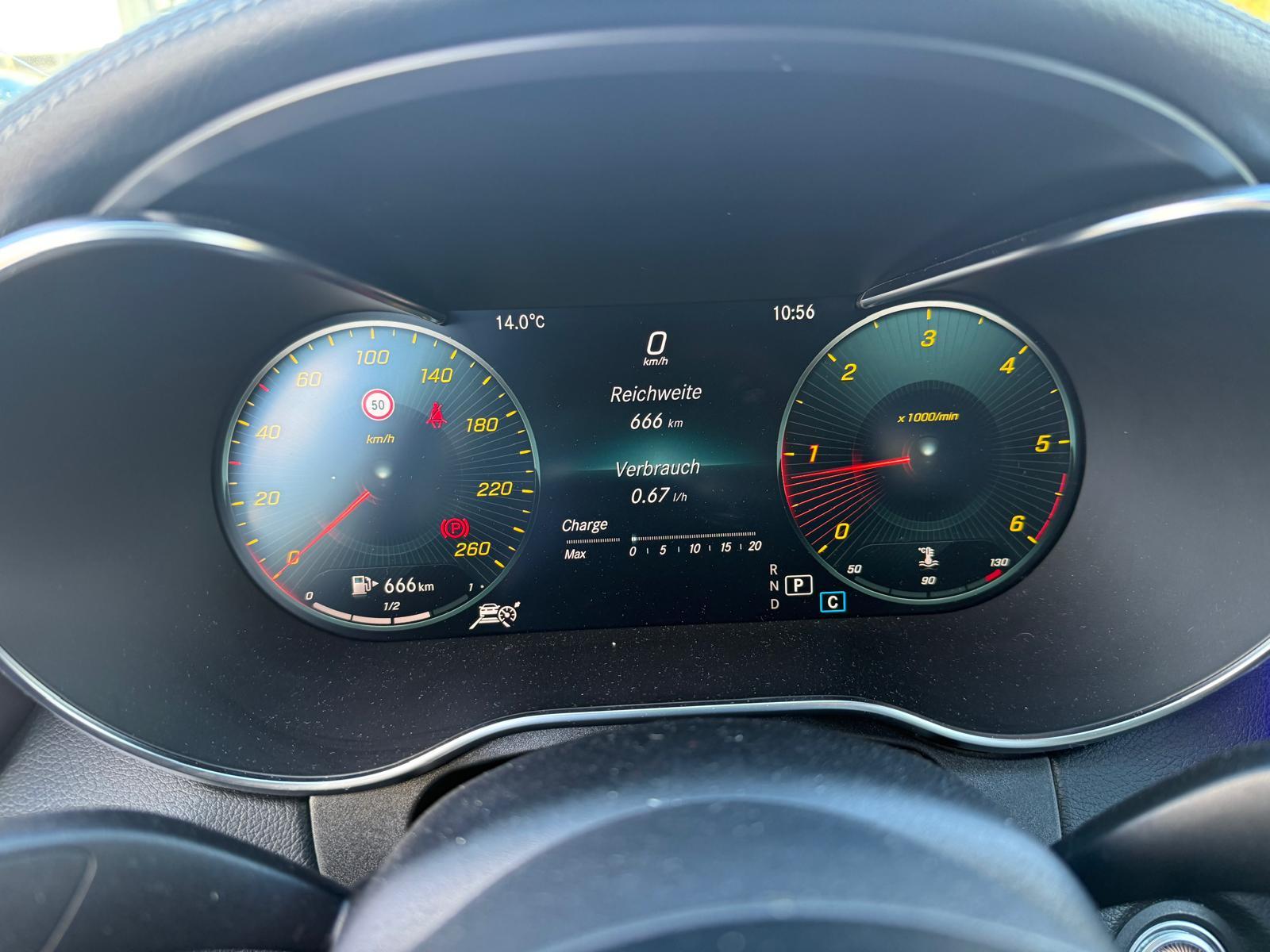 MERCEDES-BENZ C-Klasse W205 C 220 d AMG Line 4matic-image-13