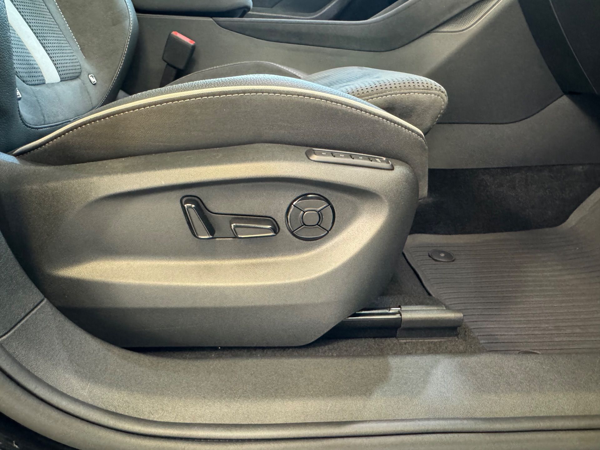 SKODA Kodiaq 2.0 TDI Sportline-image-12